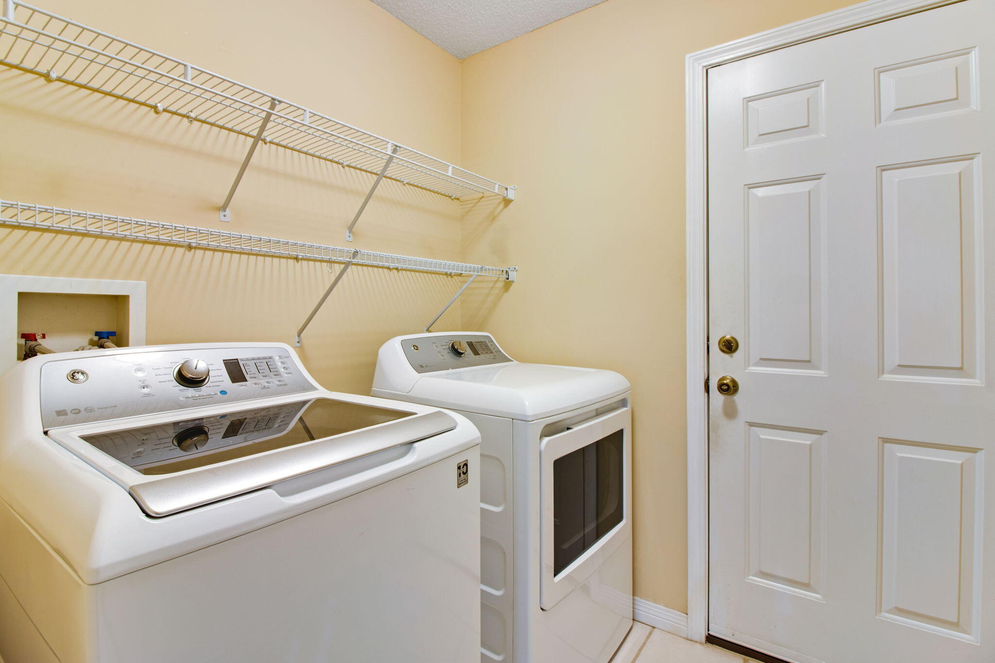 BAYSIDE - Residential Lease