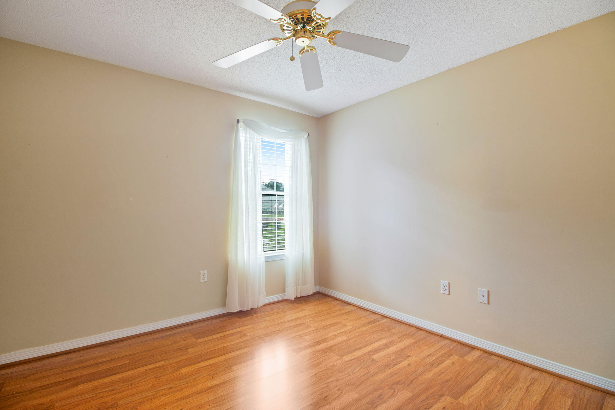 BAYSIDE - Residential Lease