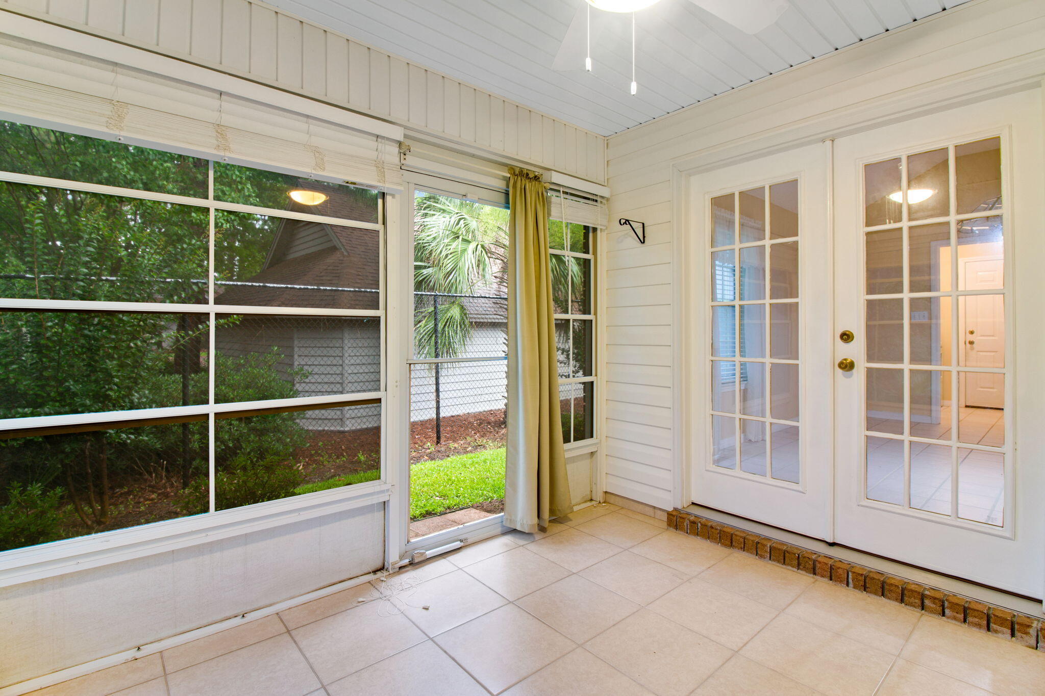 BAYSIDE - Residential Lease