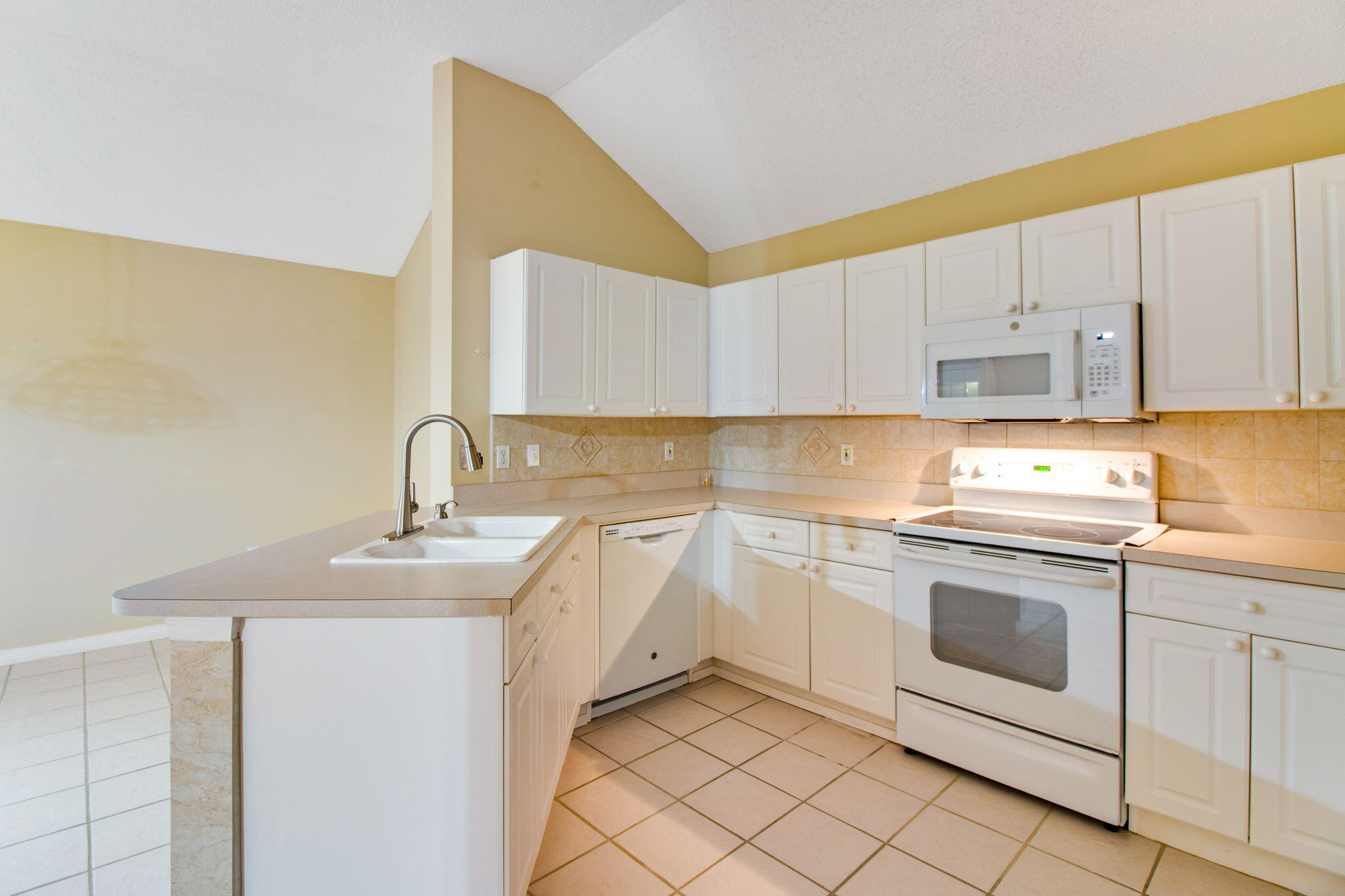 BAYSIDE - Residential Lease