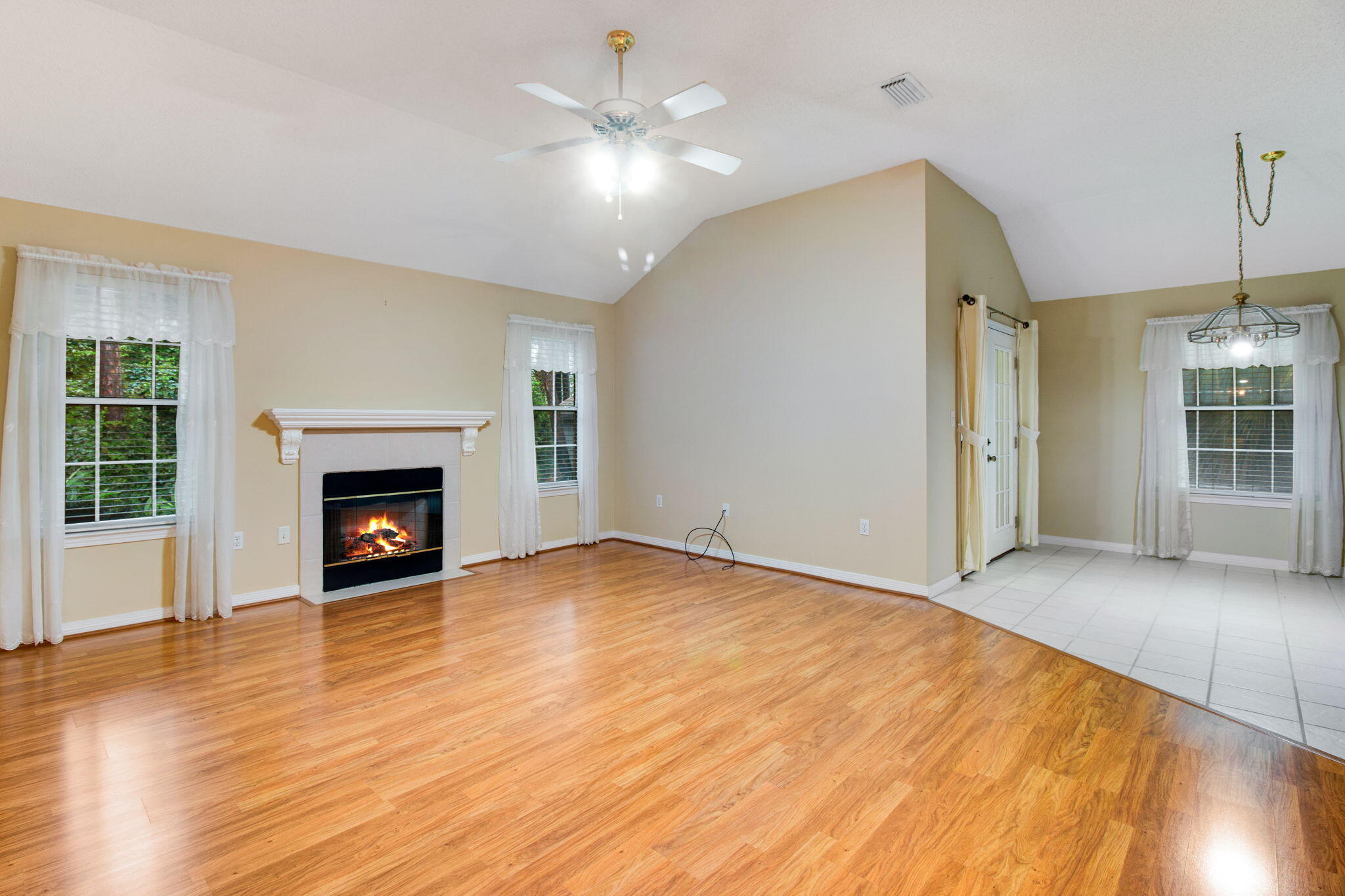 BAYSIDE - Residential Lease