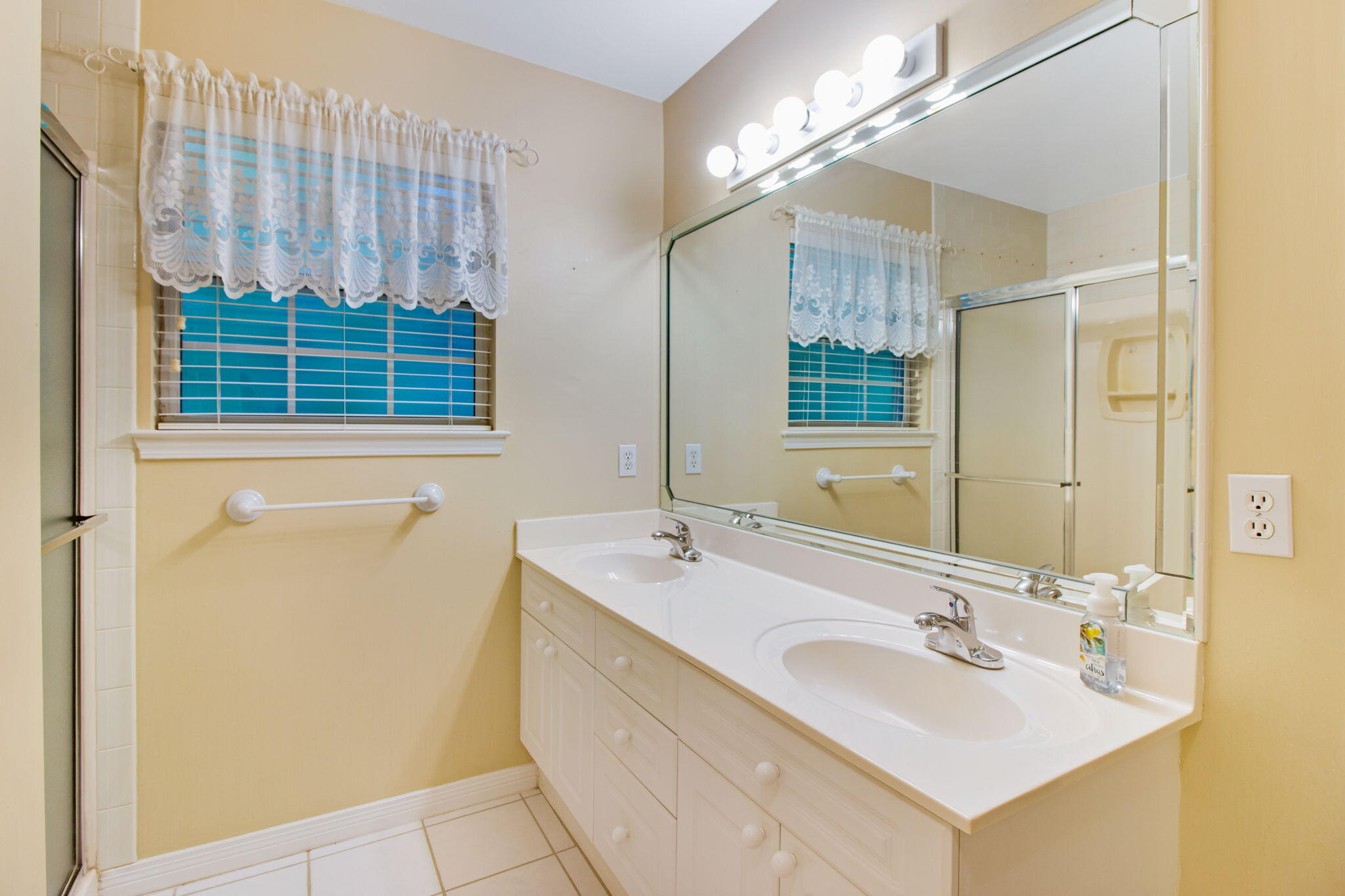 BAYSIDE - Residential Lease