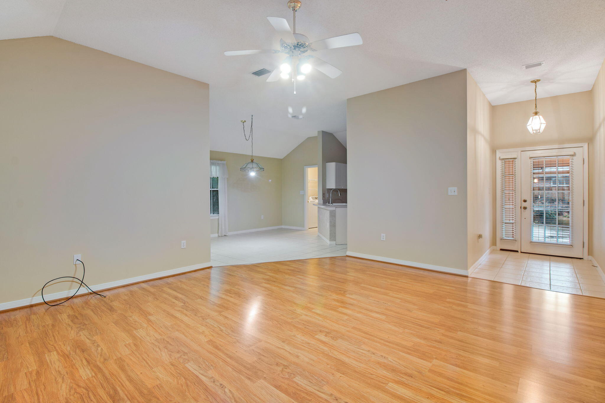 BAYSIDE - Residential Lease