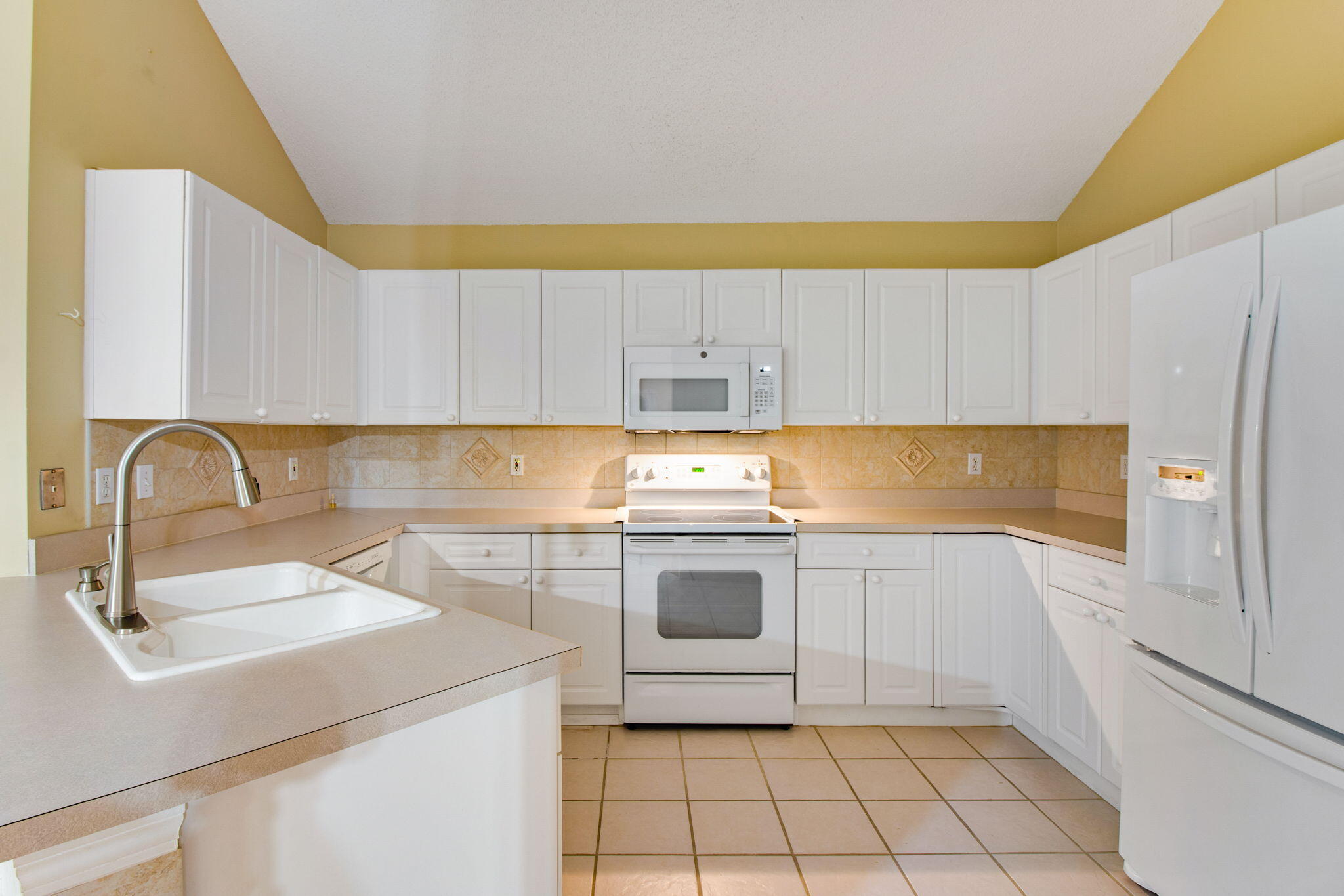 BAYSIDE - Residential Lease