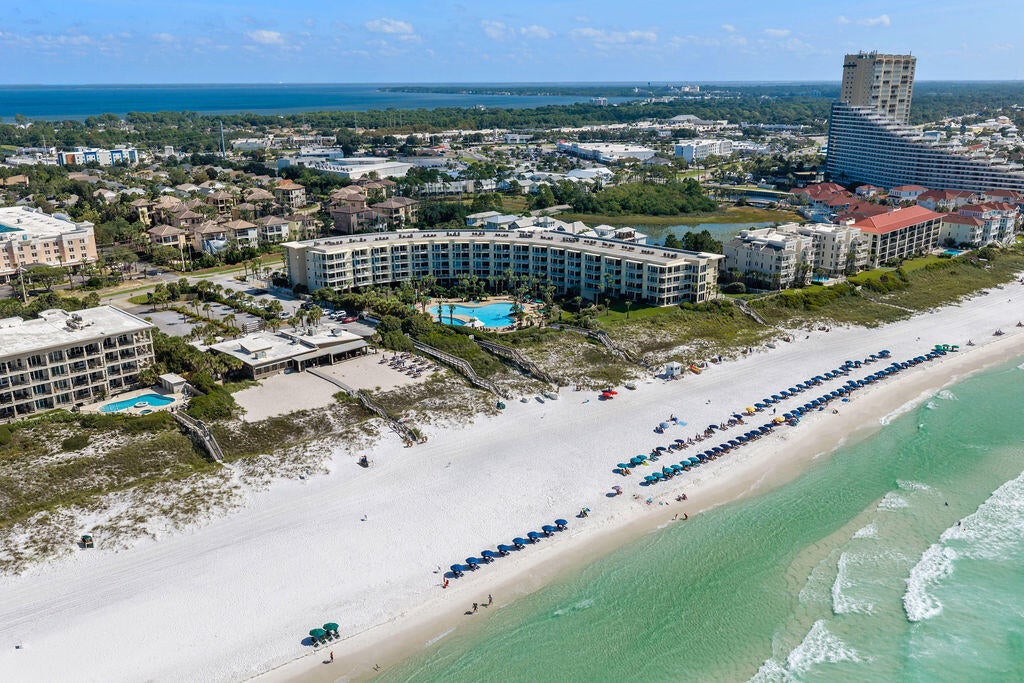CRESCENT AT MIRAMAR BEACH THE - Residential