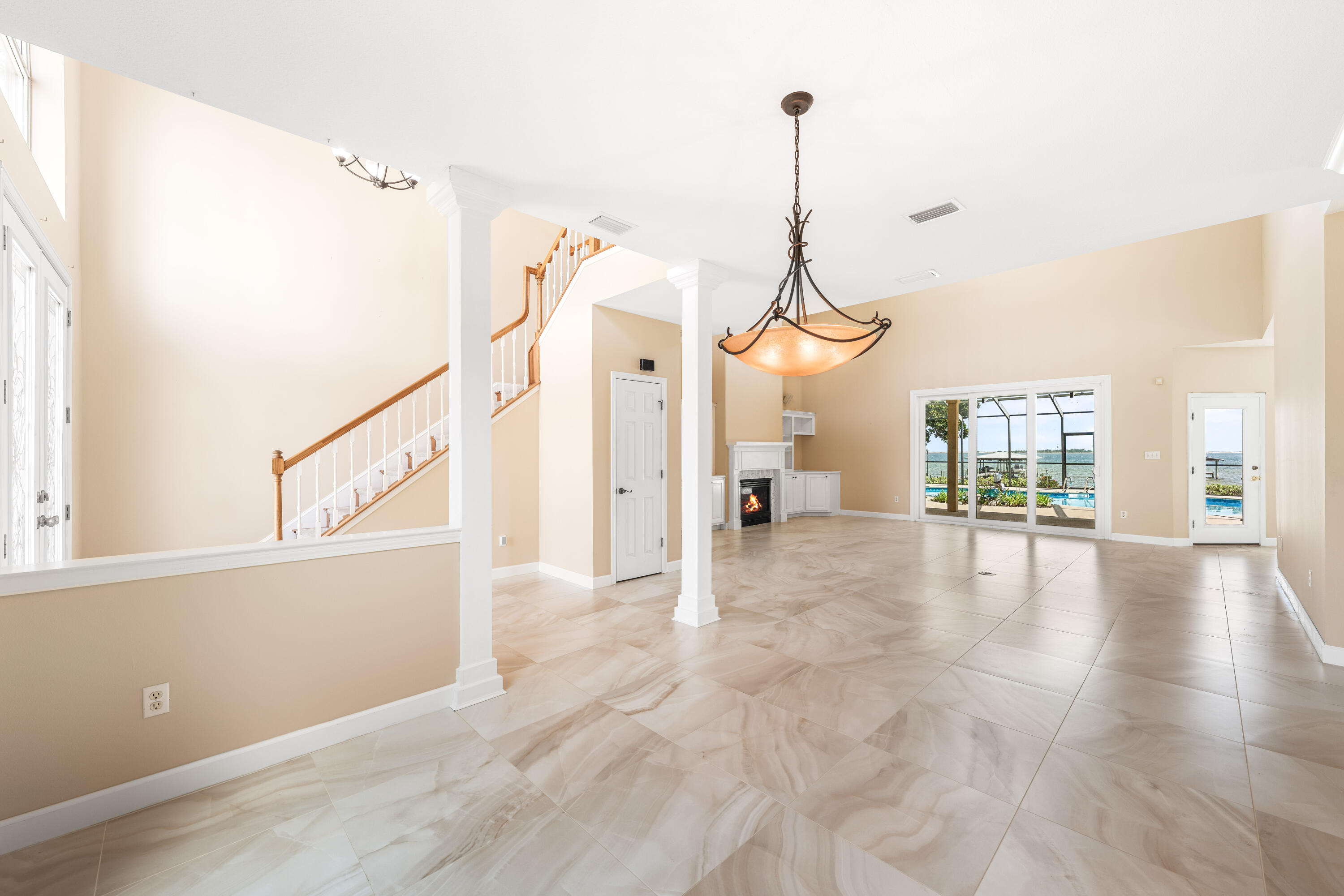CRESCENT III - Residential