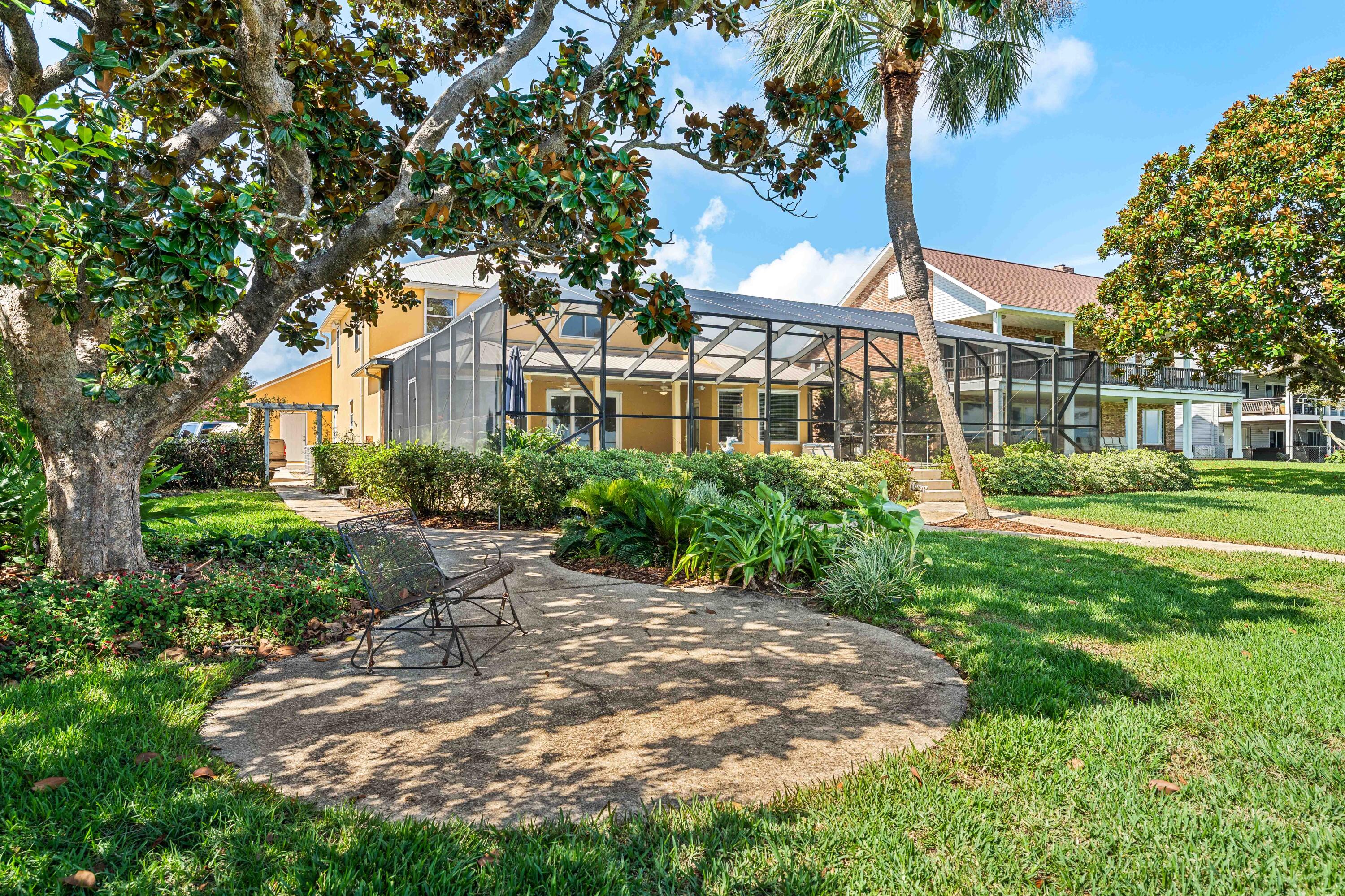 CRESCENT III - Residential
