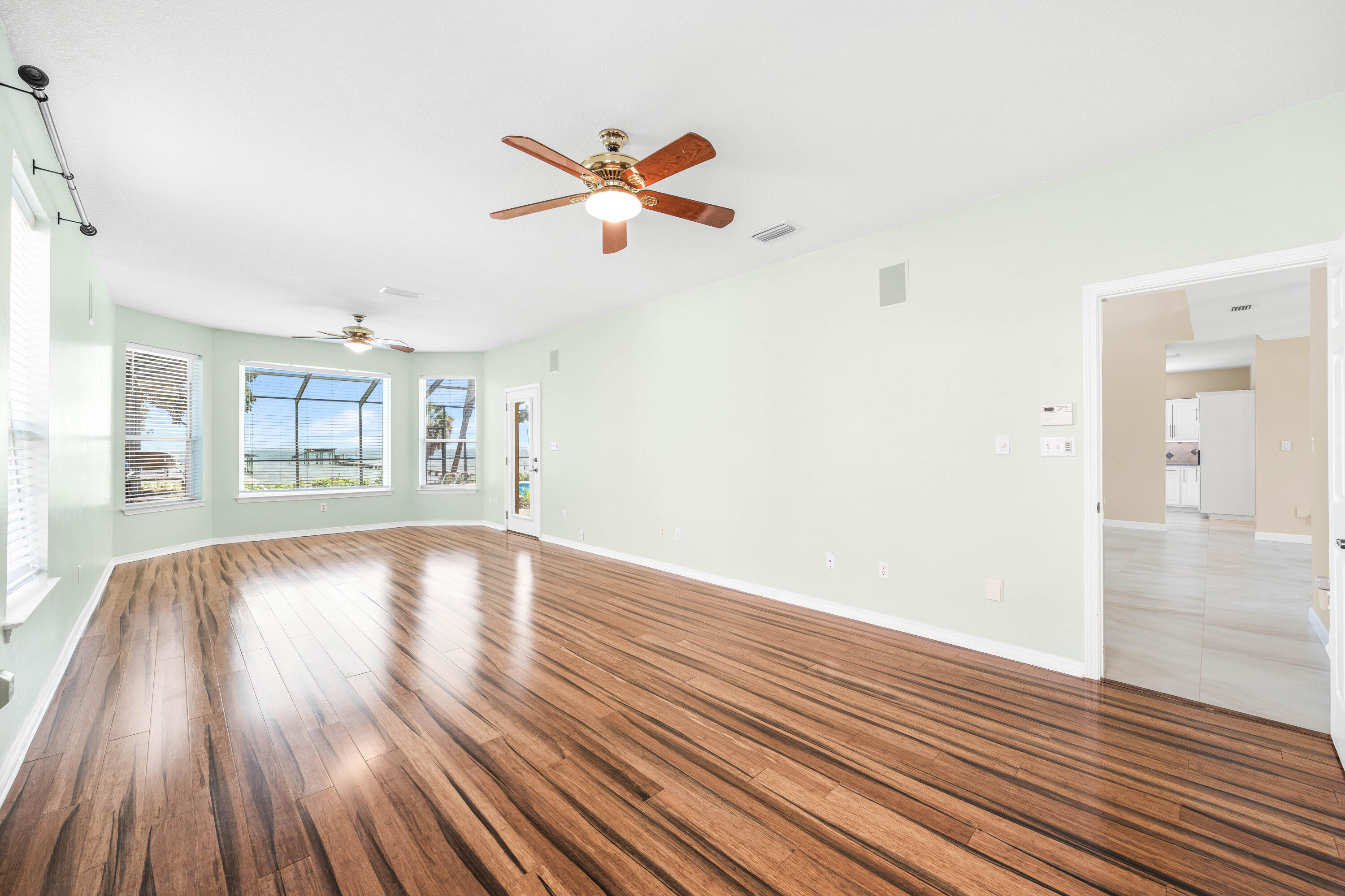 CRESCENT III - Residential