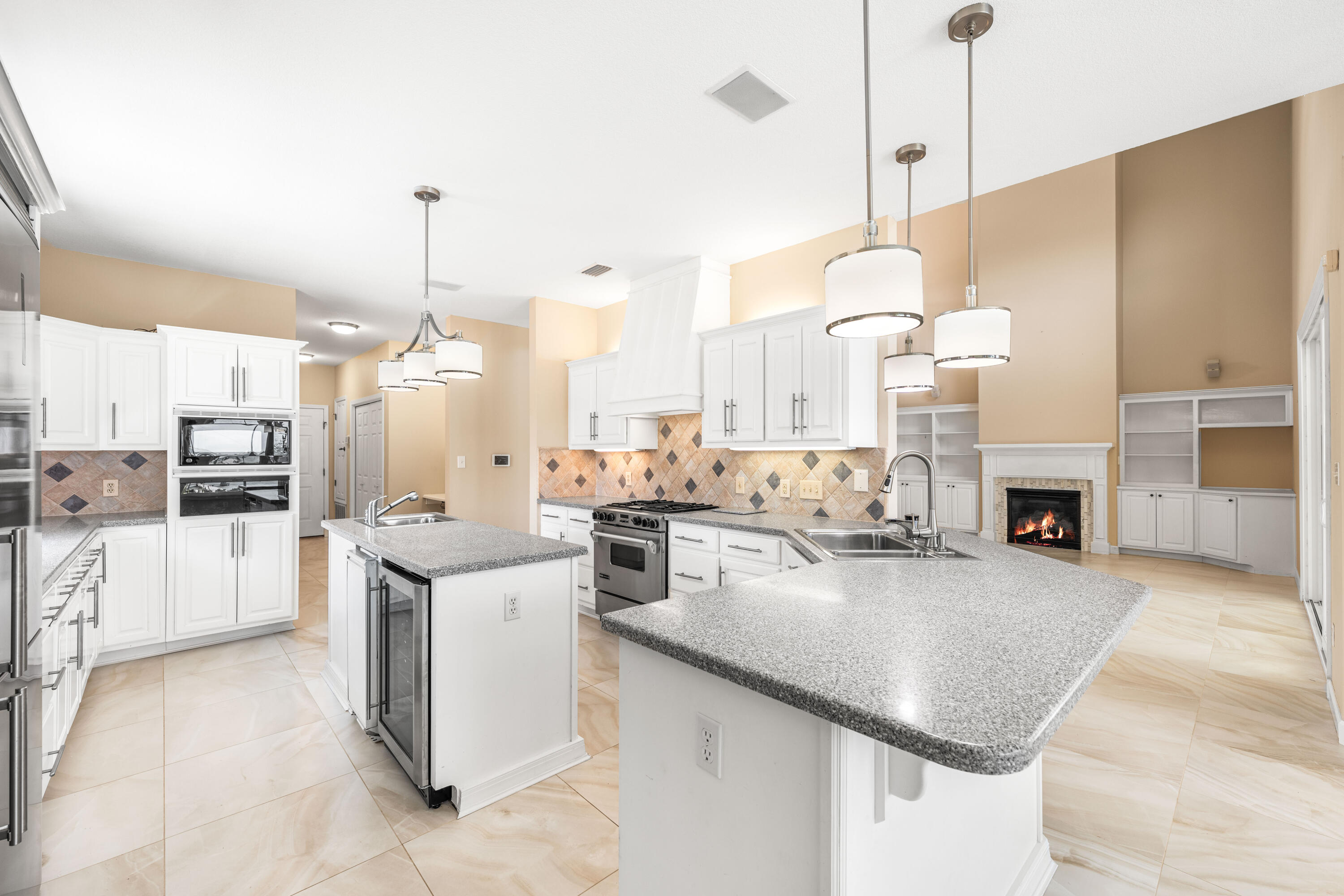CRESCENT III - Residential
