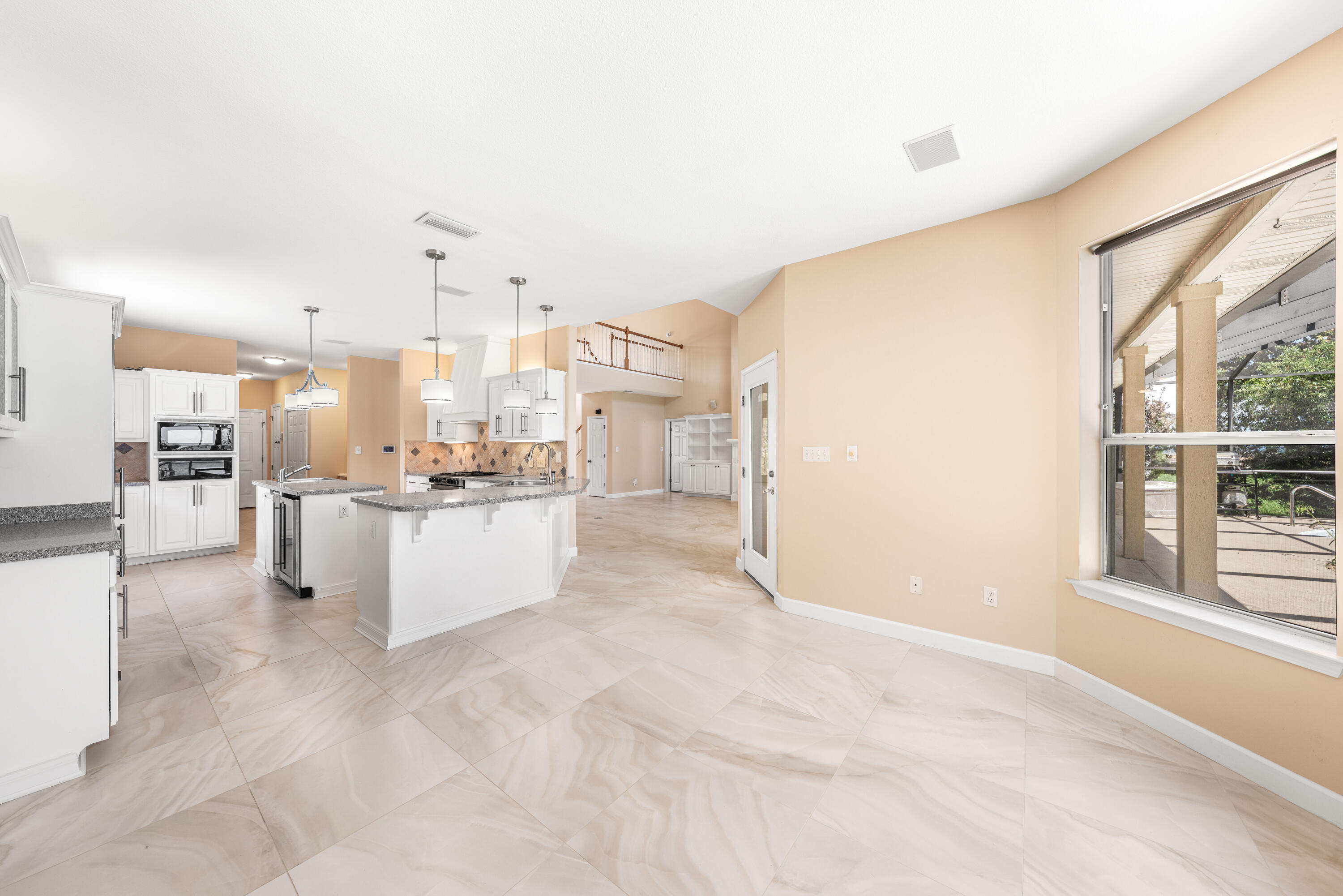 CRESCENT III - Residential