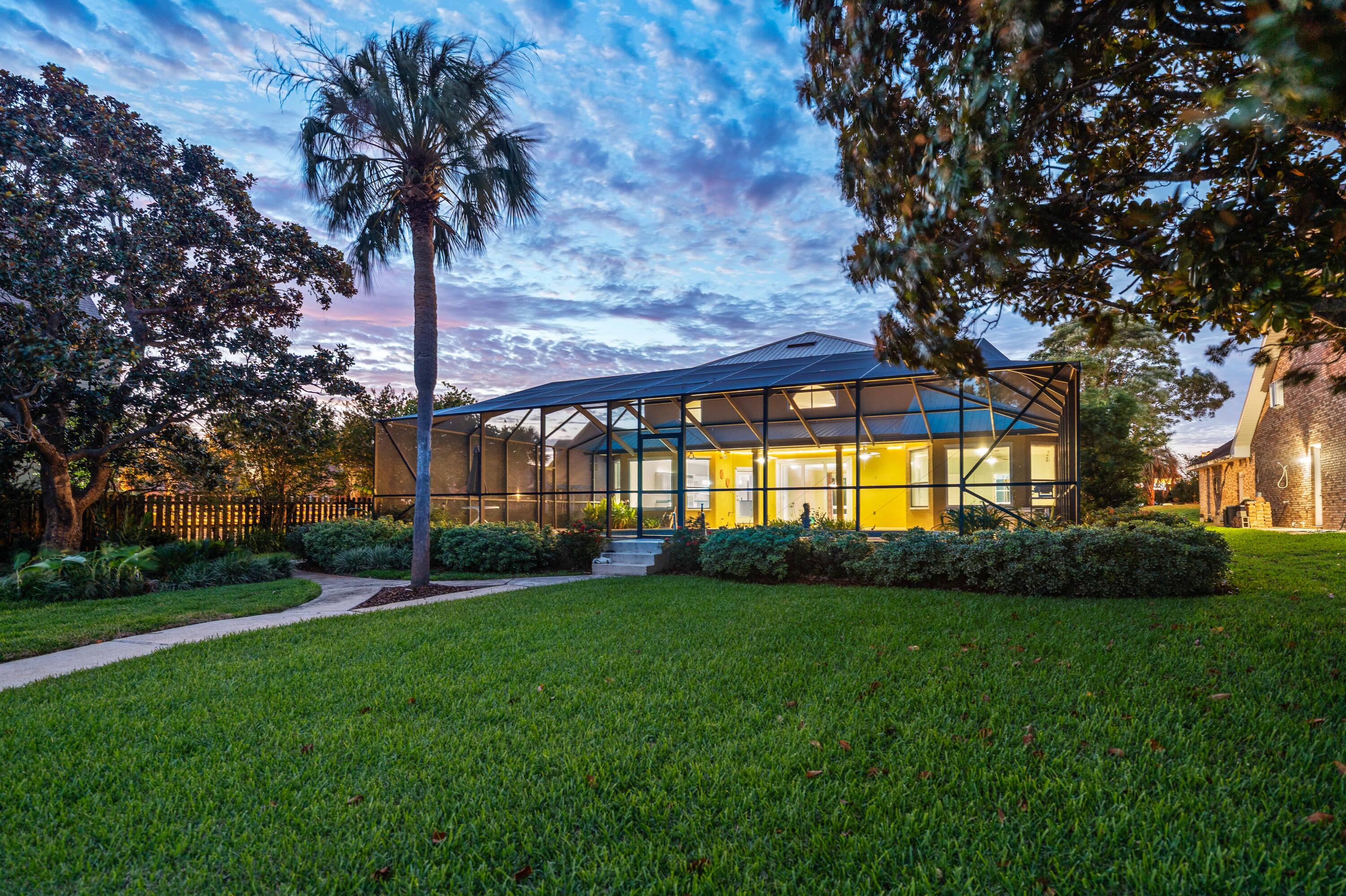 CRESCENT III - Residential