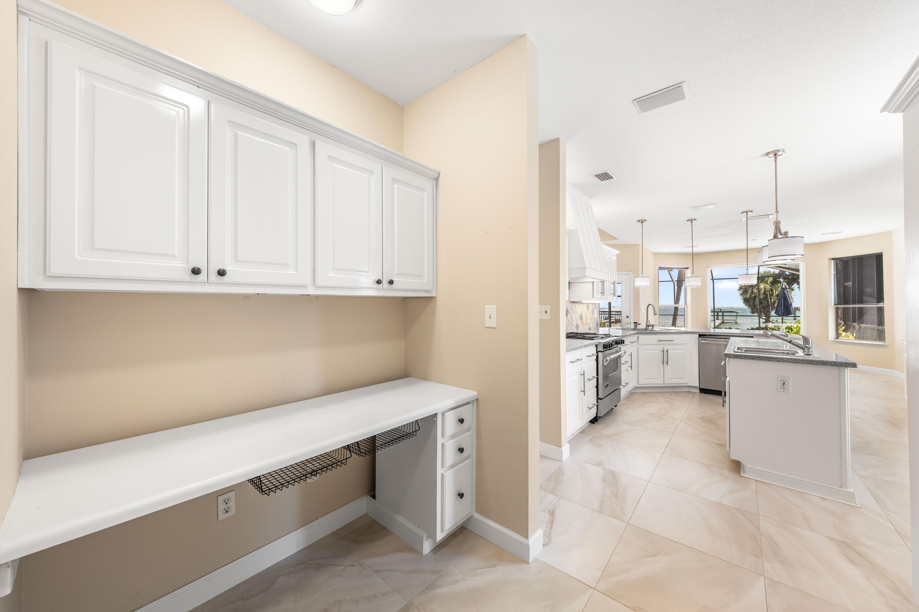CRESCENT III - Residential