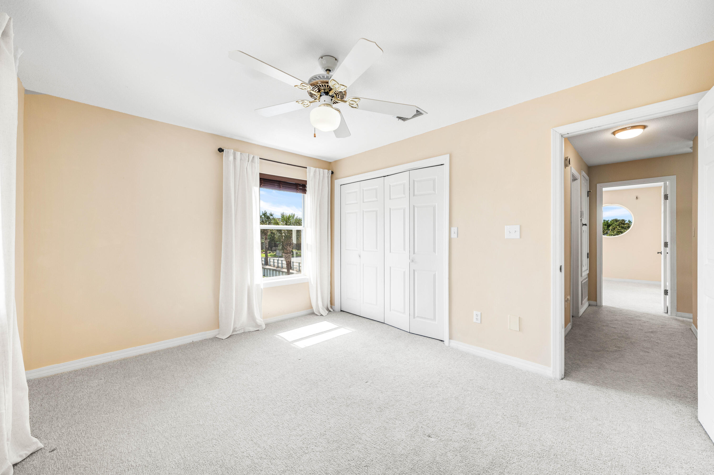 CRESCENT III - Residential