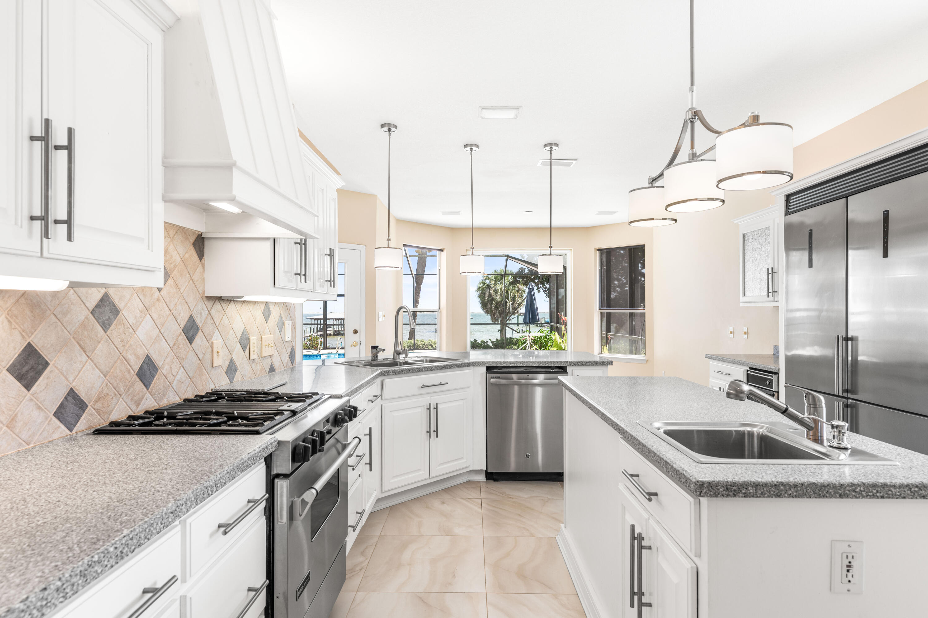 CRESCENT III - Residential