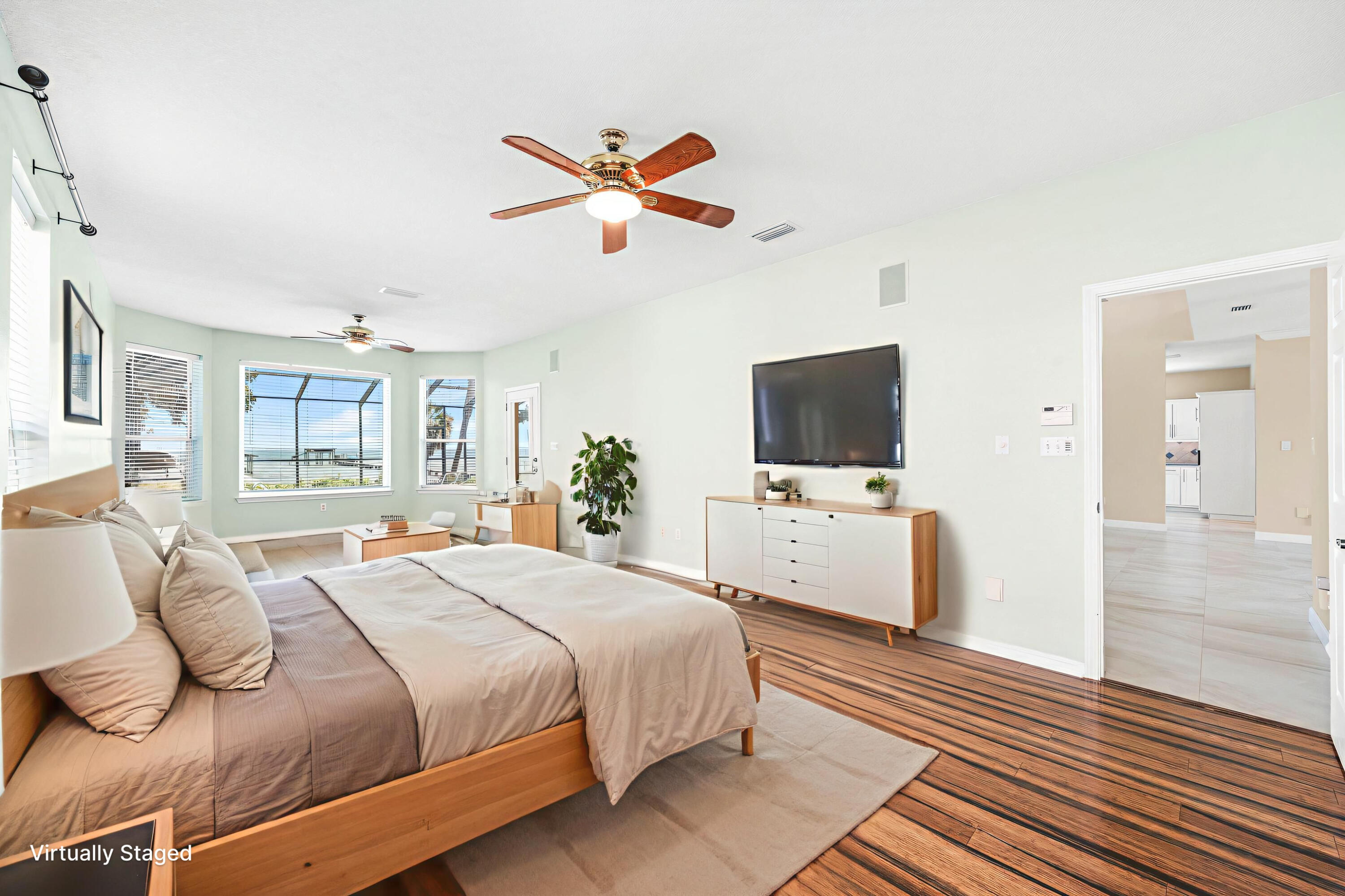 CRESCENT III - Residential