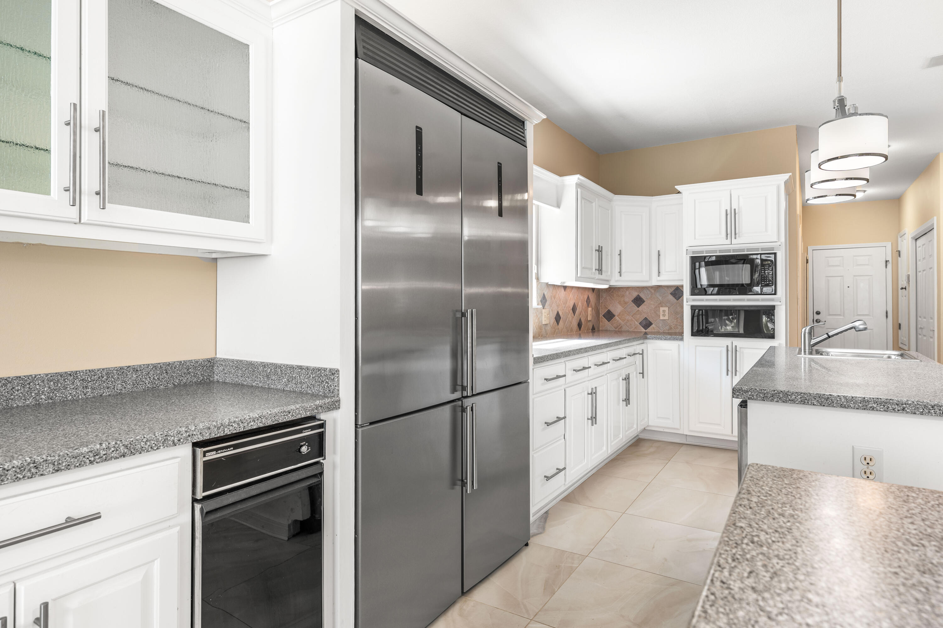 CRESCENT III - Residential