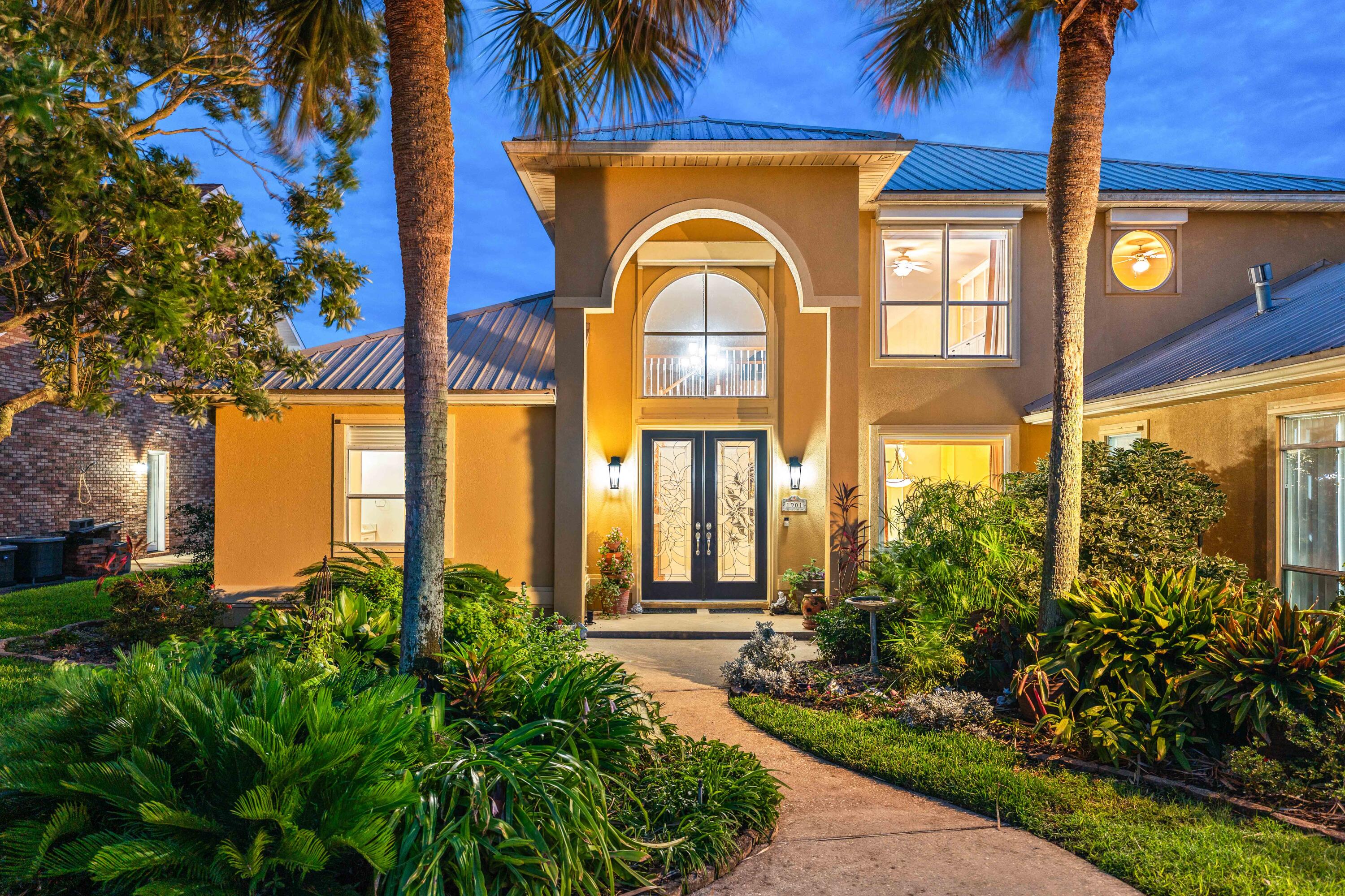 CRESCENT III - Residential