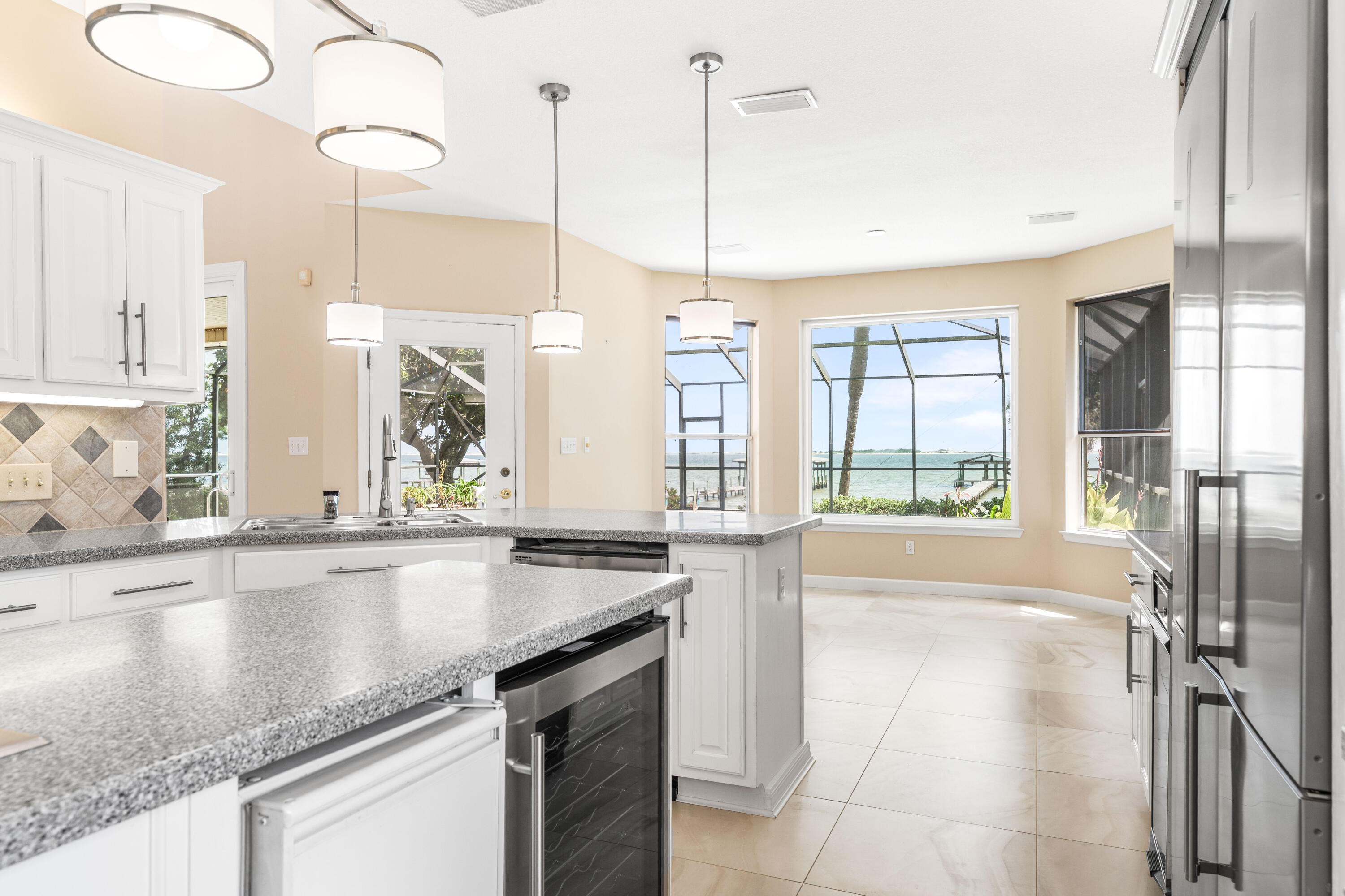 CRESCENT III - Residential
