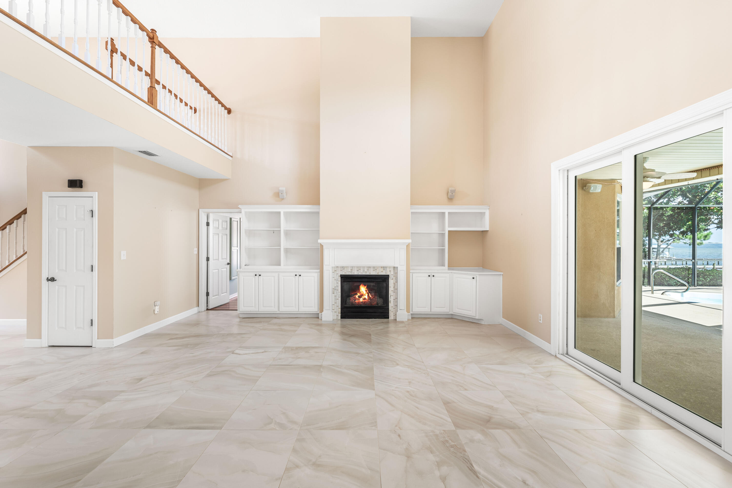 CRESCENT III - Residential