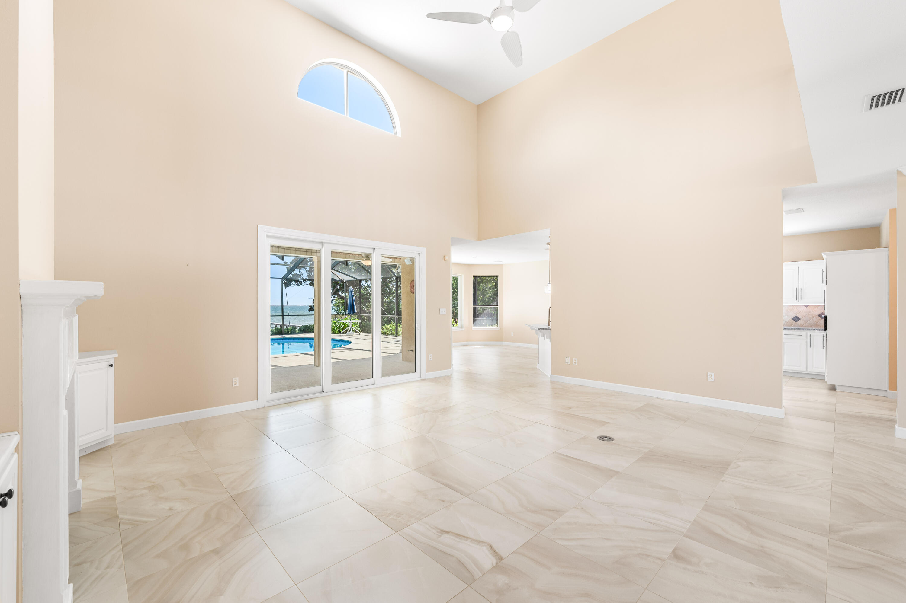 CRESCENT III - Residential