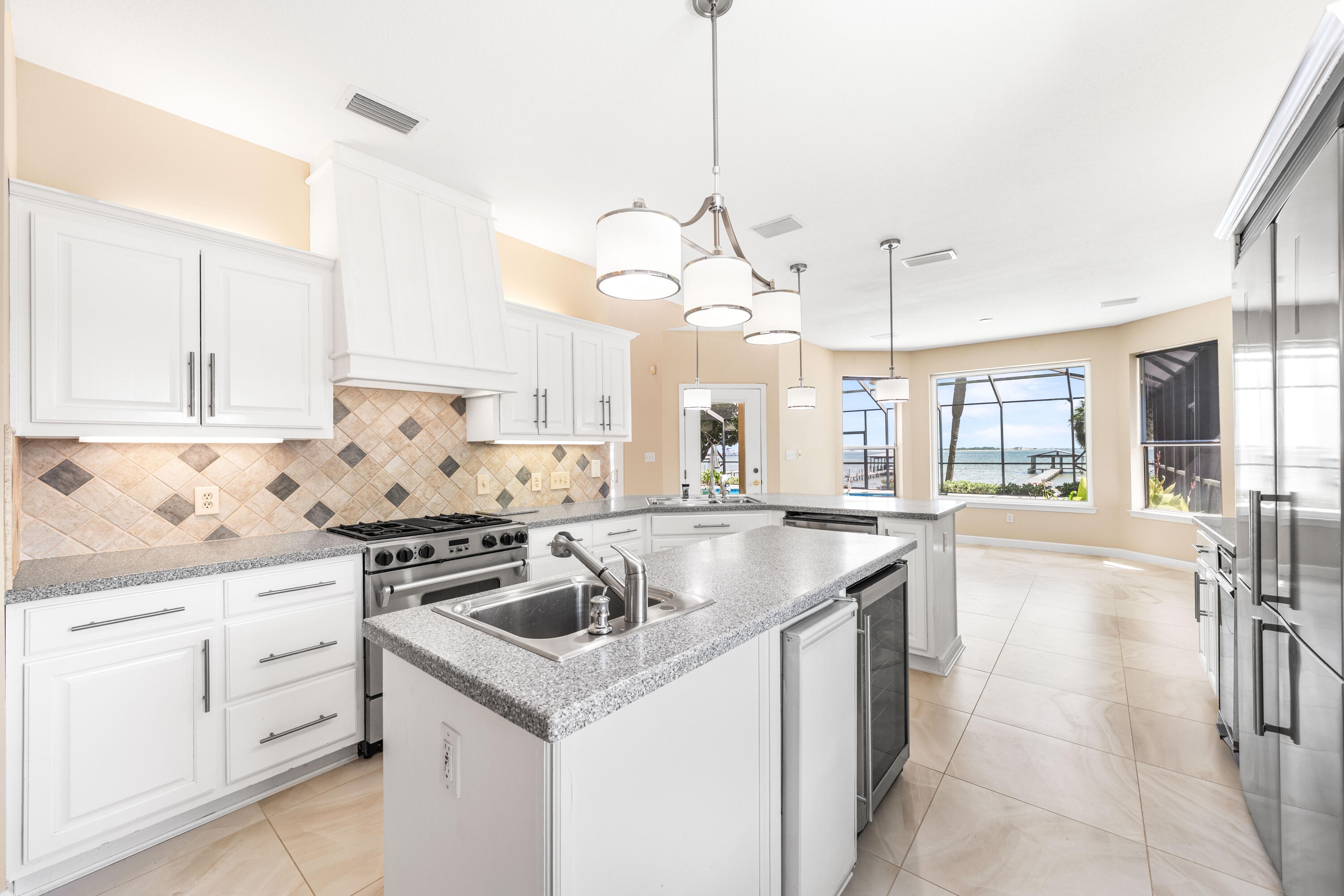 CRESCENT III - Residential