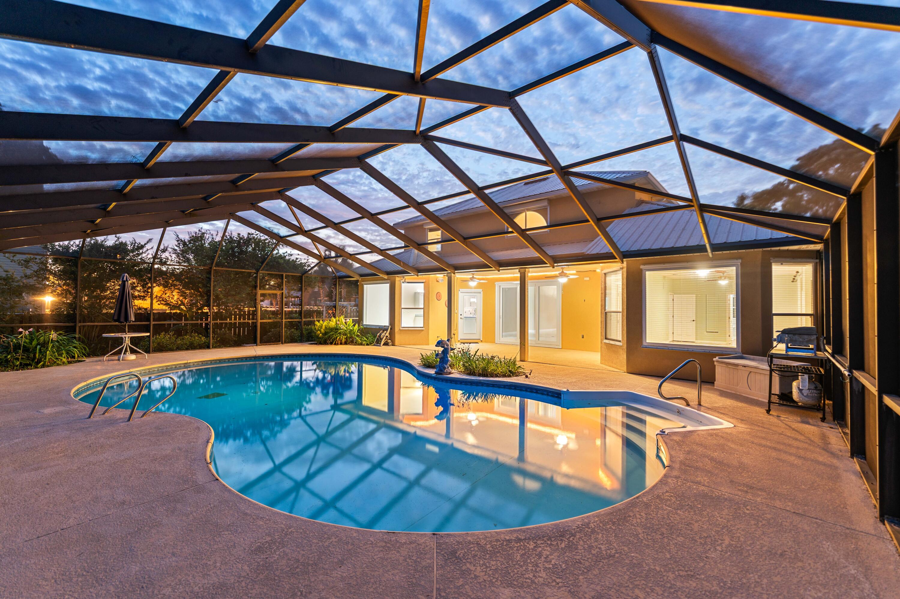 CRESCENT III - Residential