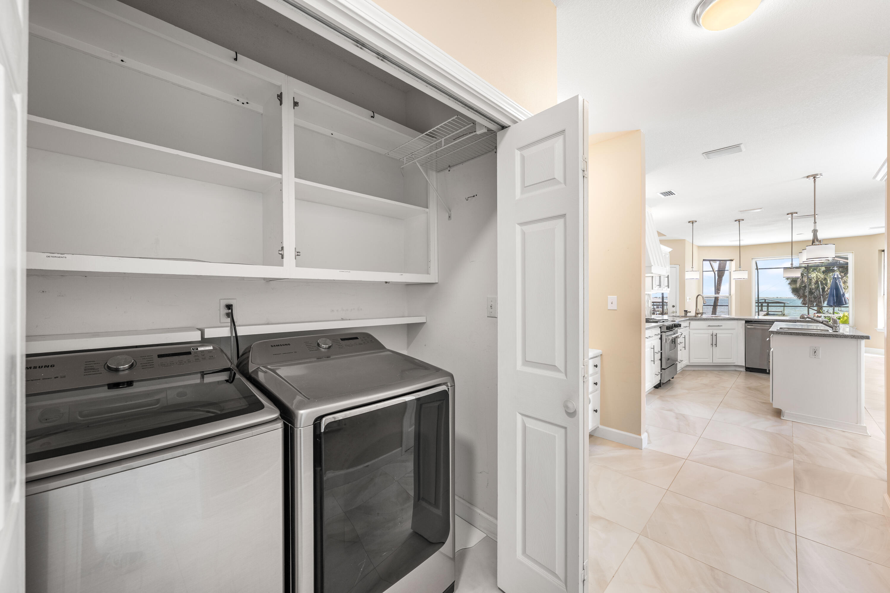 CRESCENT III - Residential