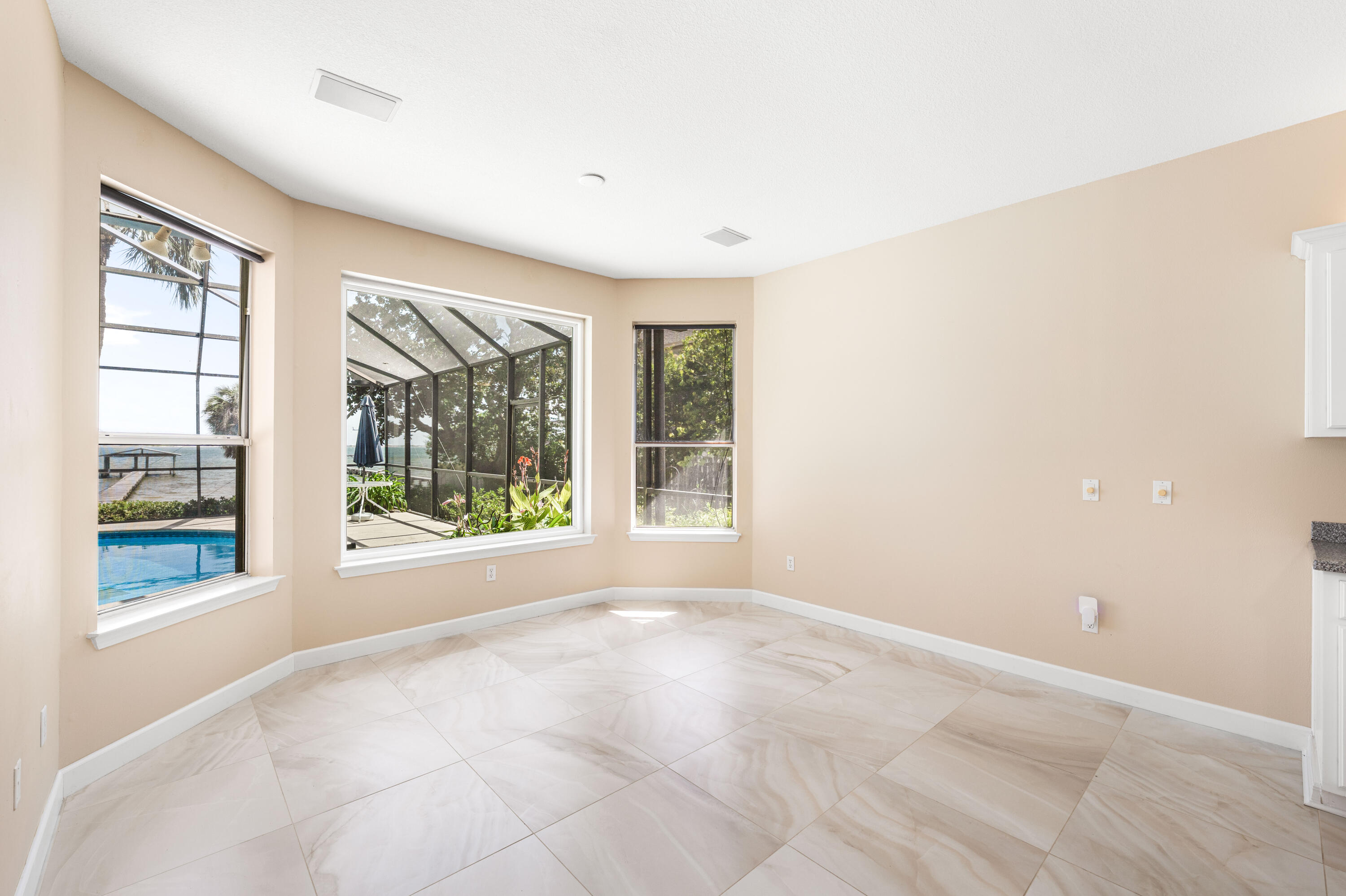 CRESCENT III - Residential