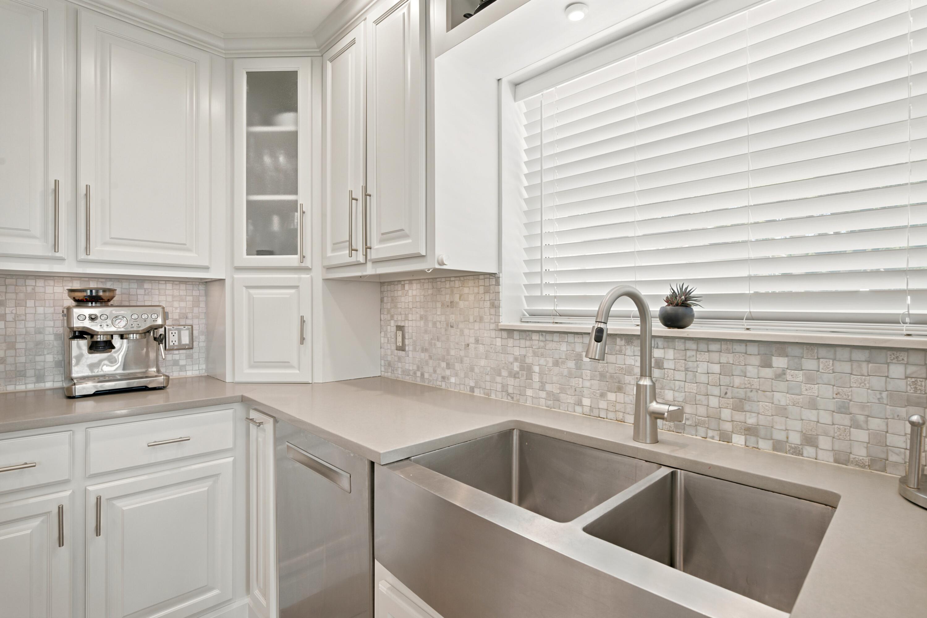 RIVIERA BEACH - Residential
