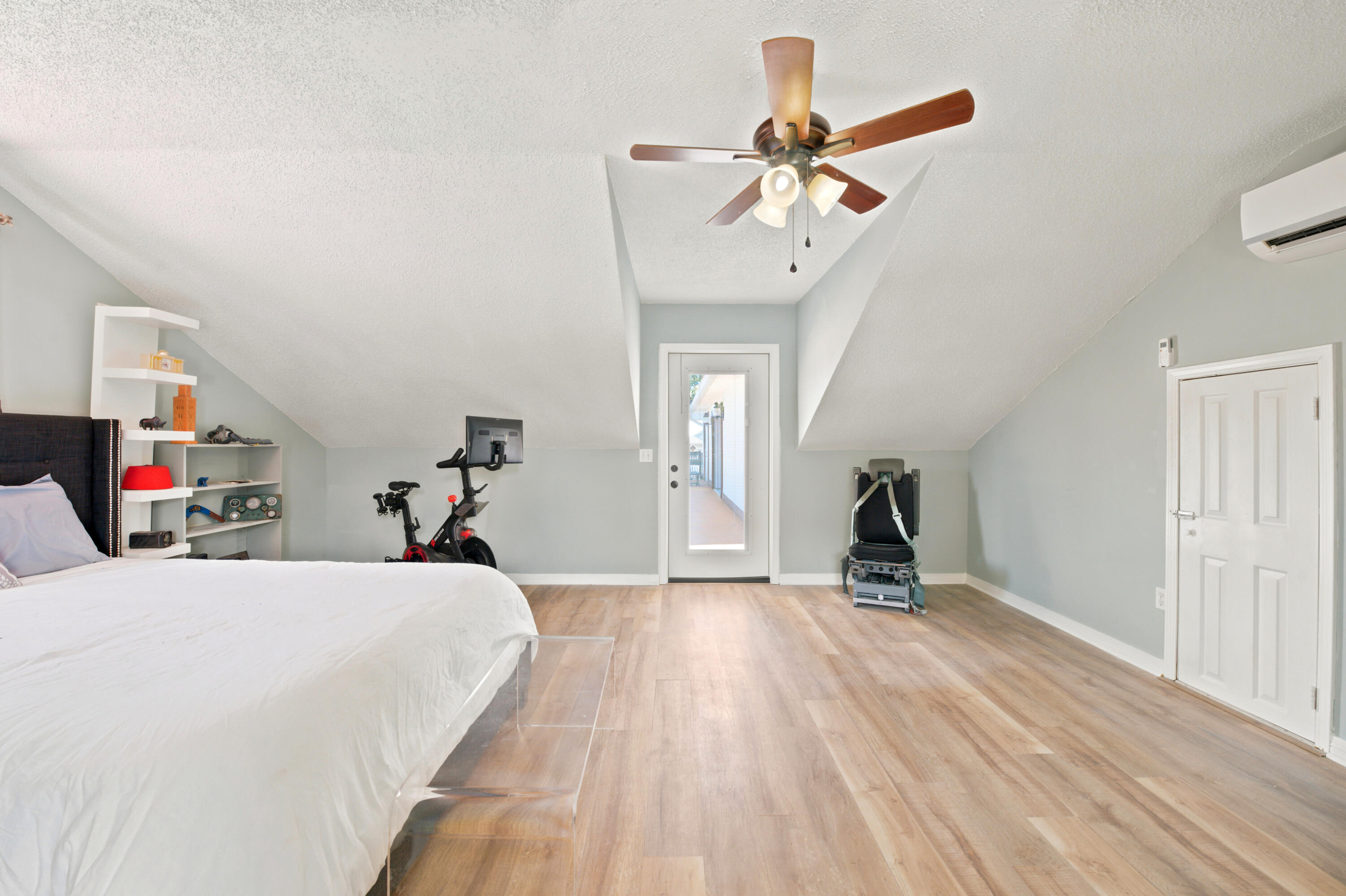 RIVIERA BEACH - Residential