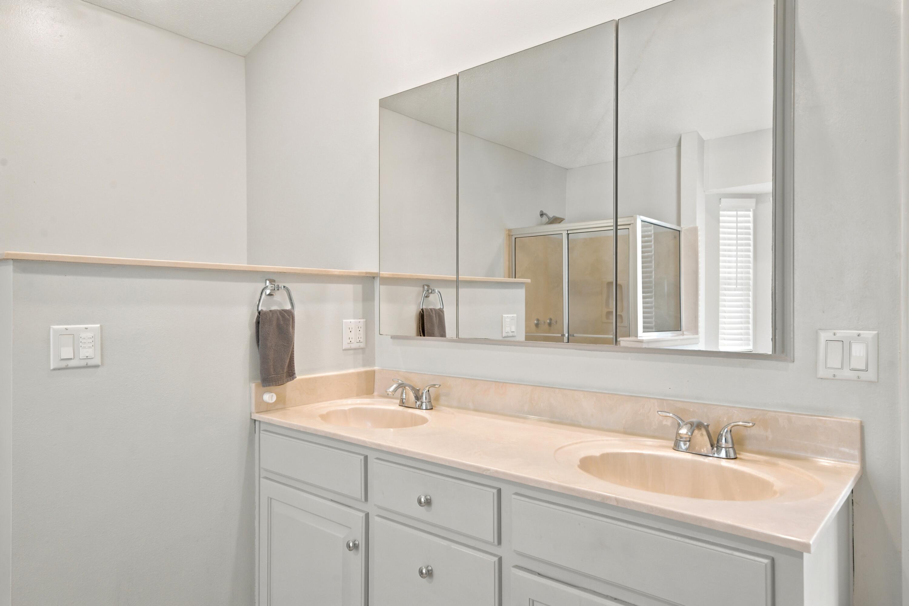 RIVIERA BEACH - Residential