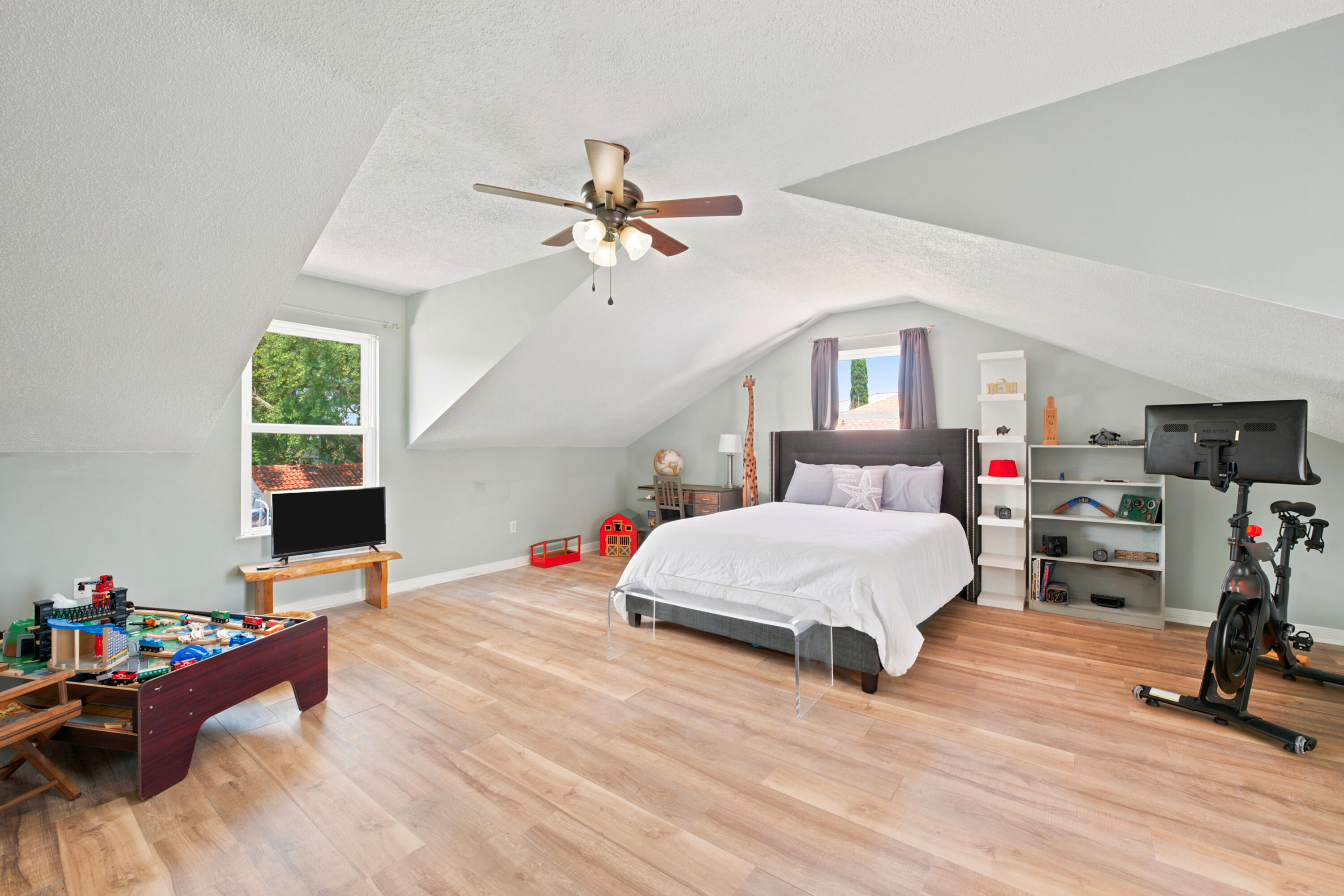 RIVIERA BEACH - Residential
