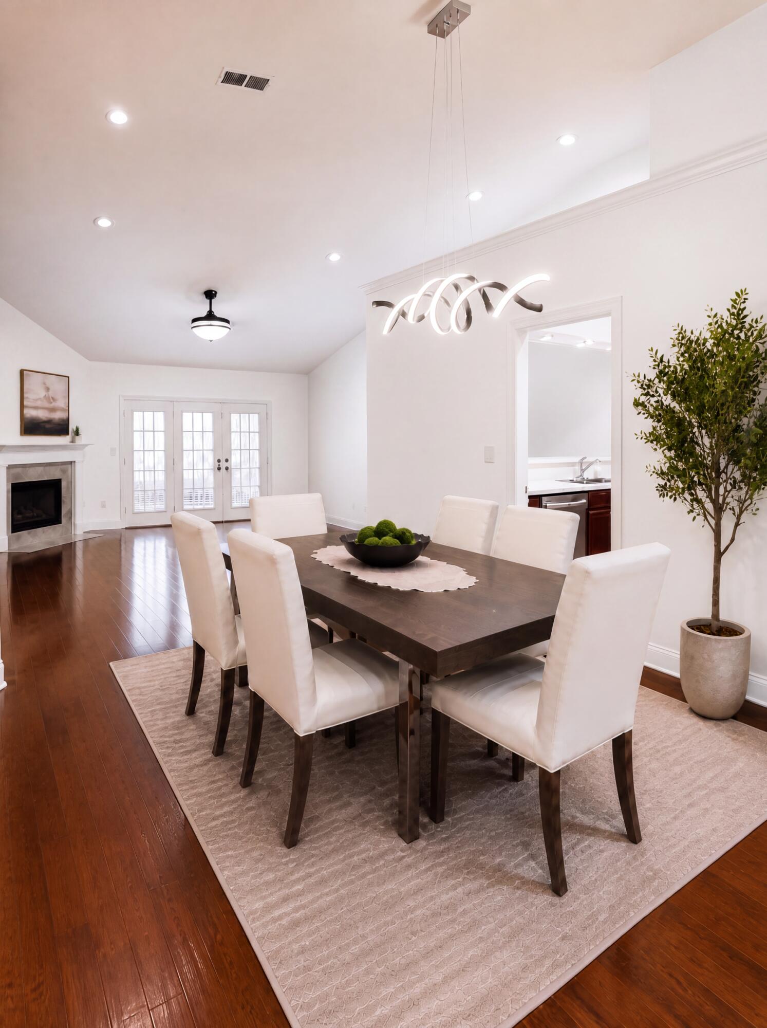 DIAMOND LAKES - Residential