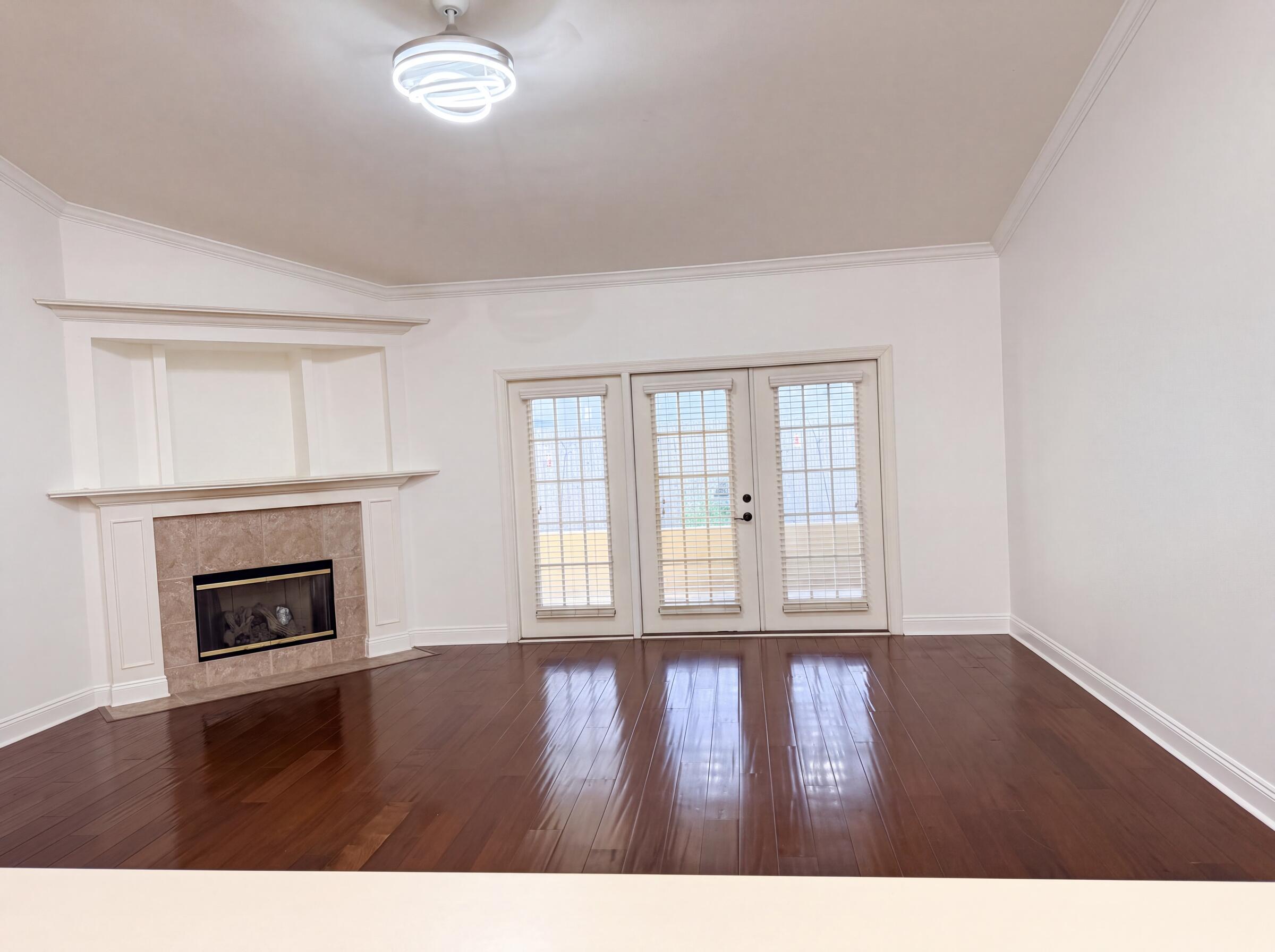 DIAMOND LAKES - Residential