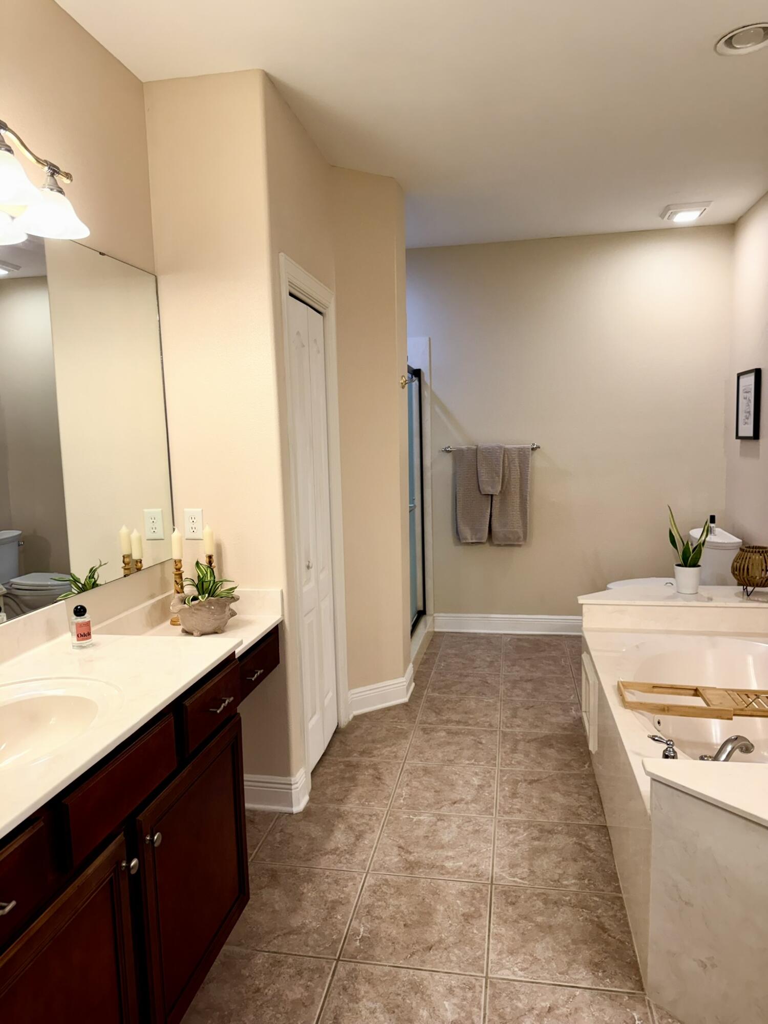 DIAMOND LAKES - Residential