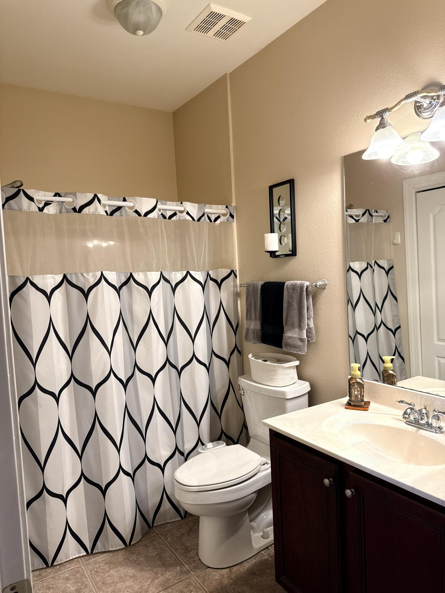 DIAMOND LAKES - Residential