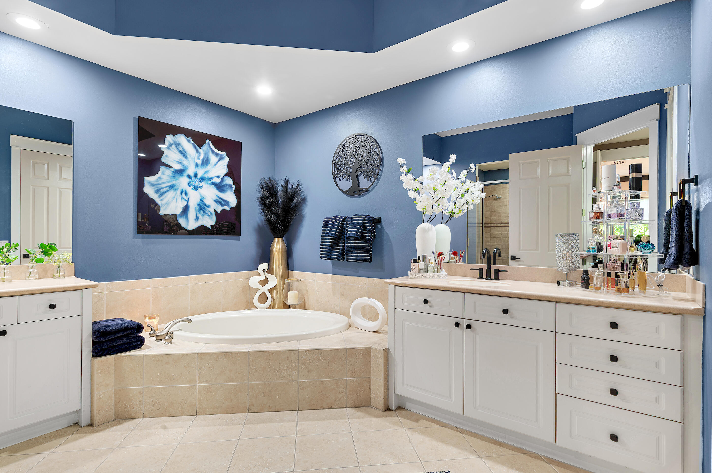 REGATTA BAY GOLF VILLAS - Residential
