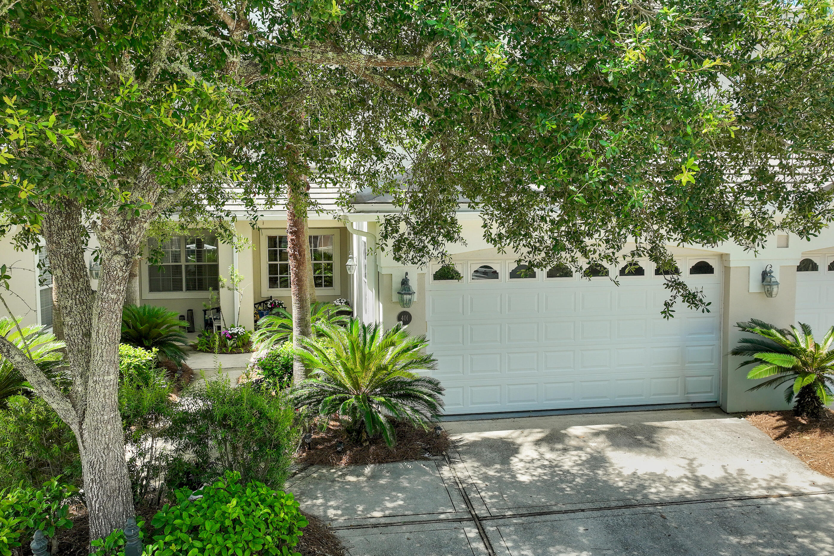 REGATTA BAY GOLF VILLAS - Residential