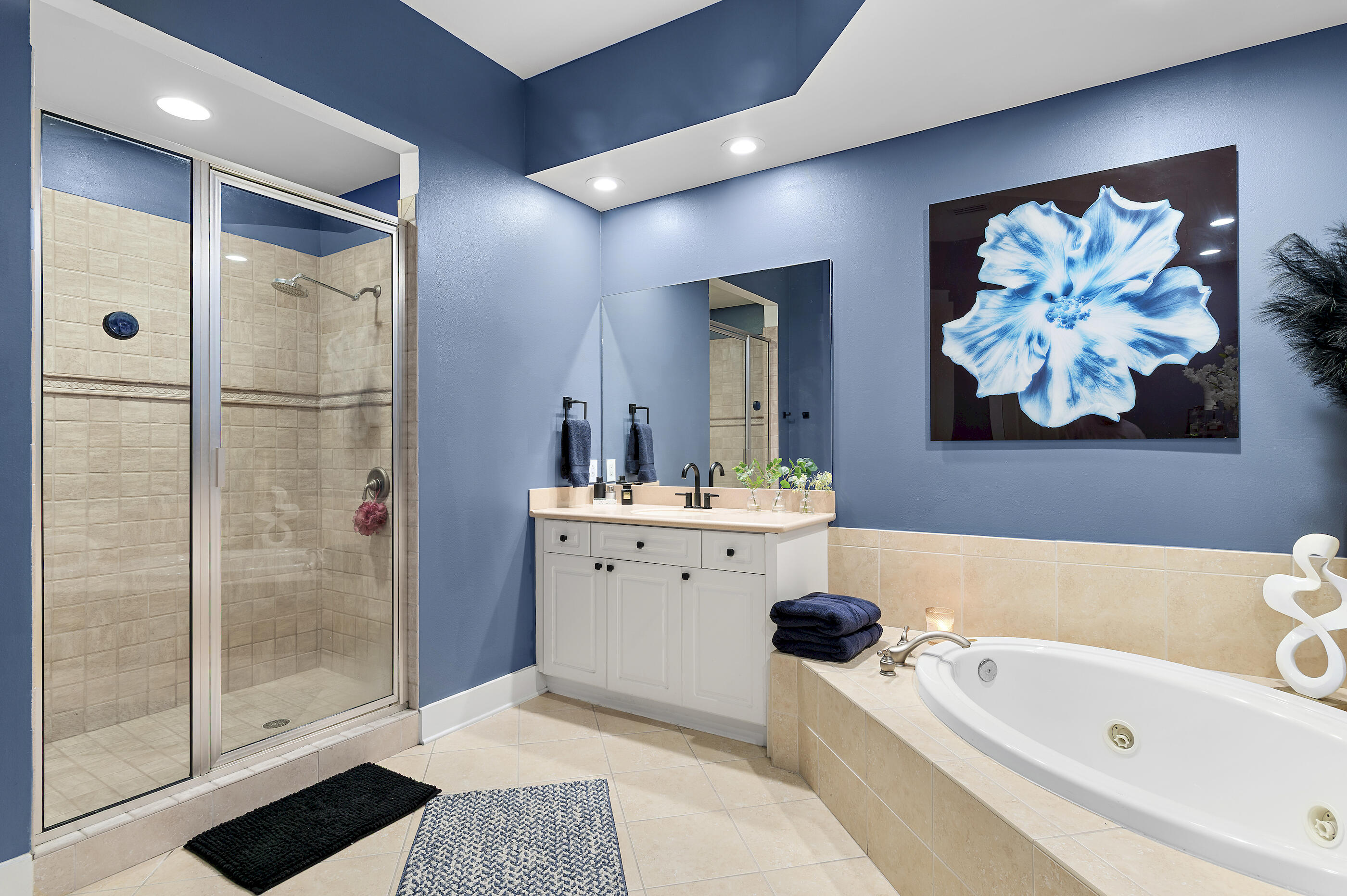REGATTA BAY GOLF VILLAS - Residential