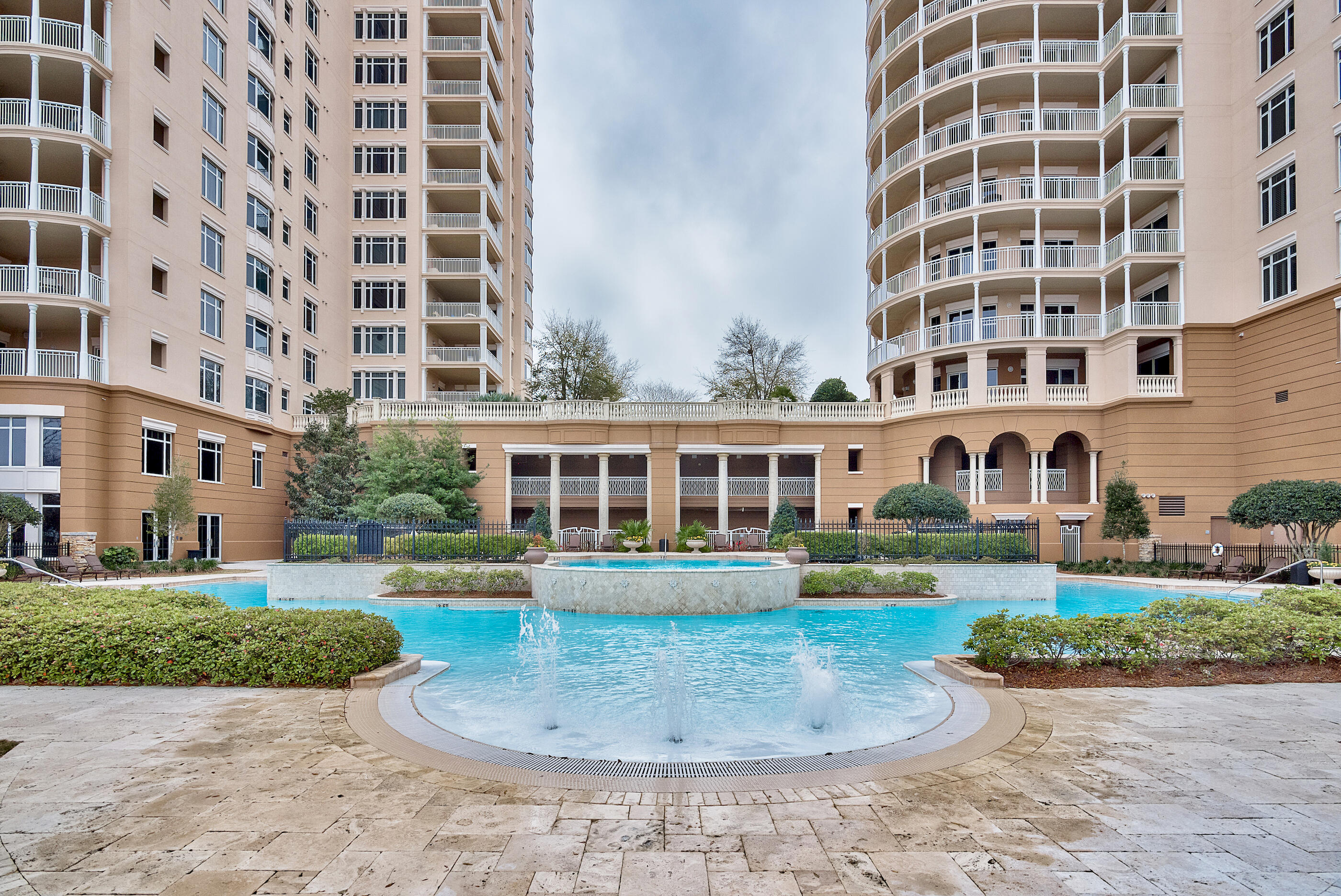 ONE WATER PLACE - Residential