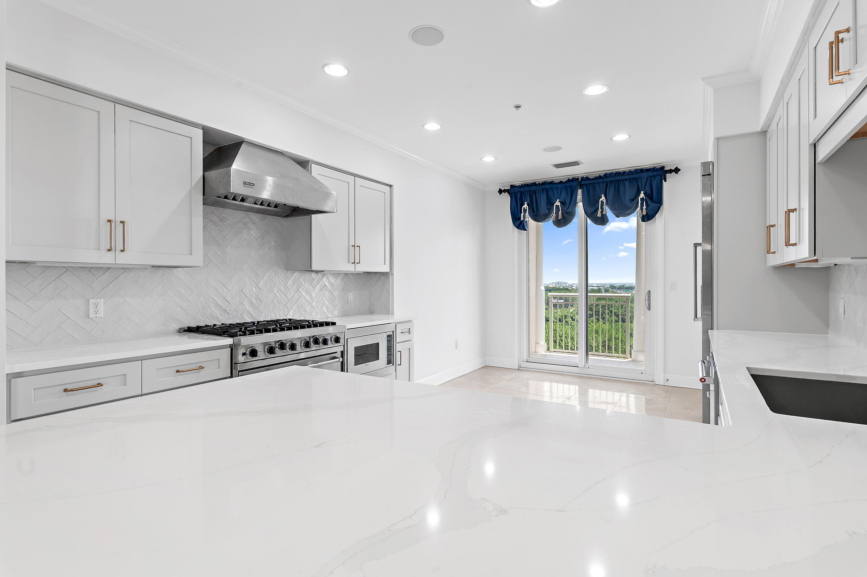ONE WATER PLACE - Residential