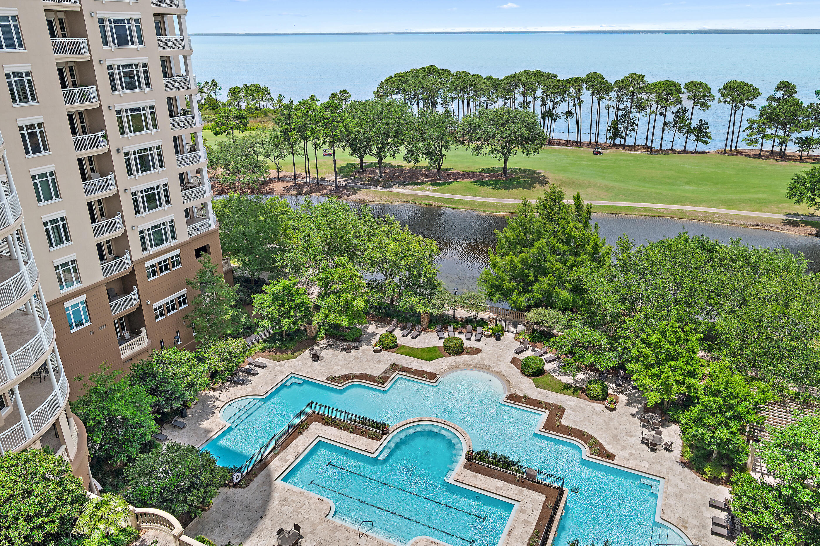 ONE WATER PLACE - Residential