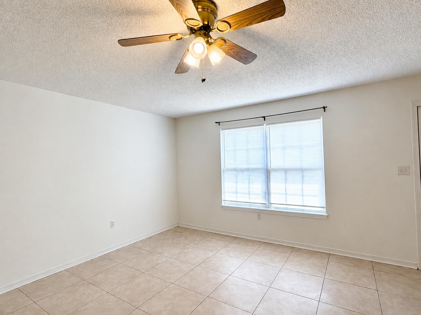 METES & BOUNDS - Residential Lease