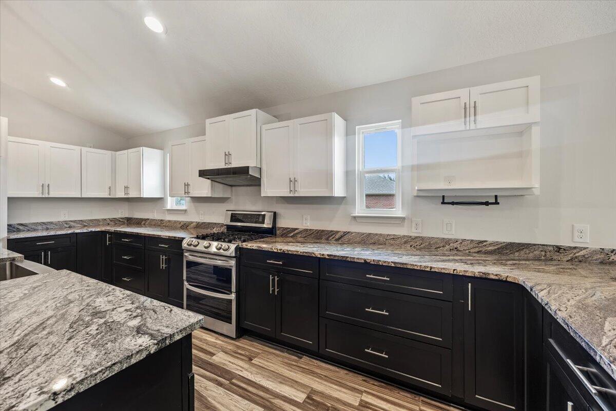 WHISPERING PINES - Residential