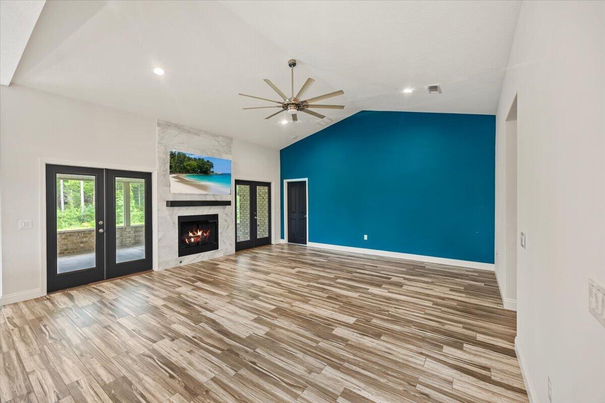 WHISPERING PINES - Residential