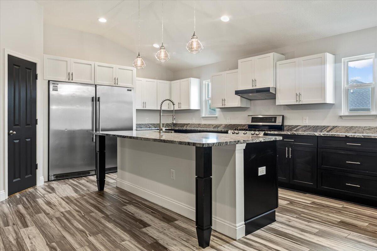 WHISPERING PINES - Residential