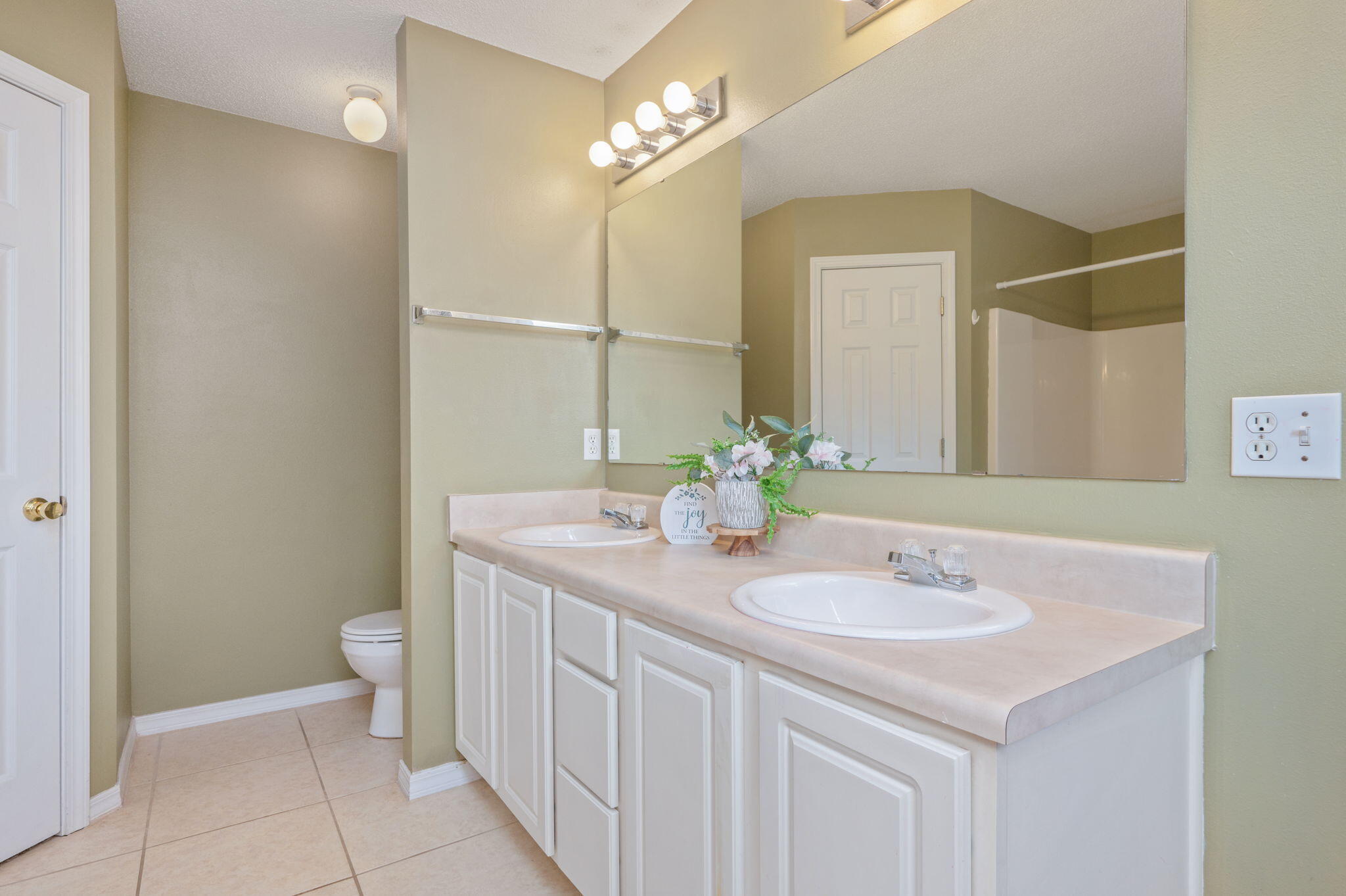 WESTVIEW EST PH IV LOT 15 - Residential