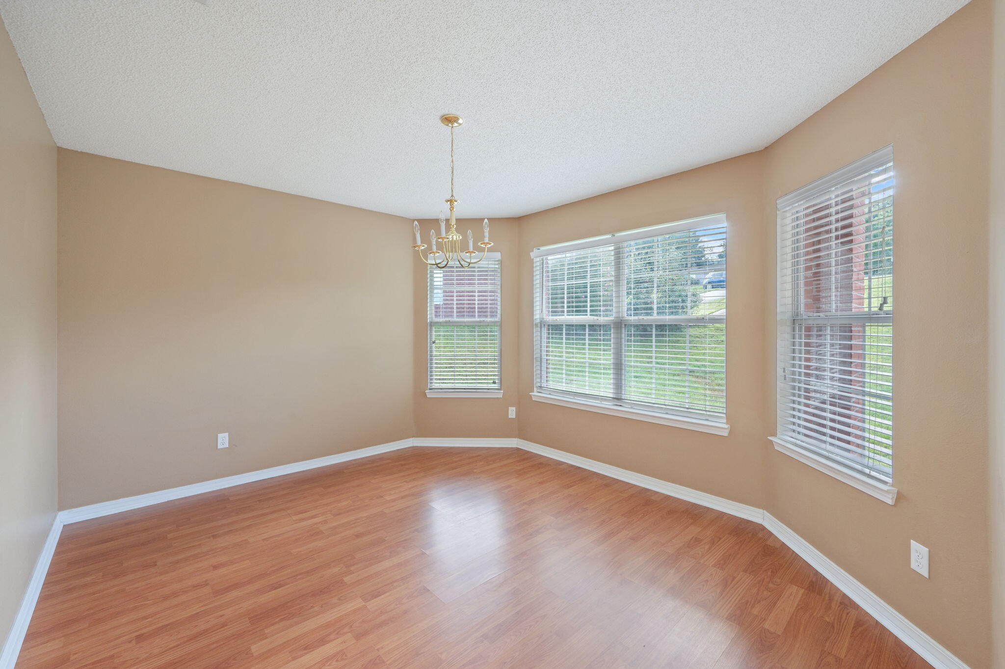 WESTVIEW EST PH IV LOT 15 - Residential