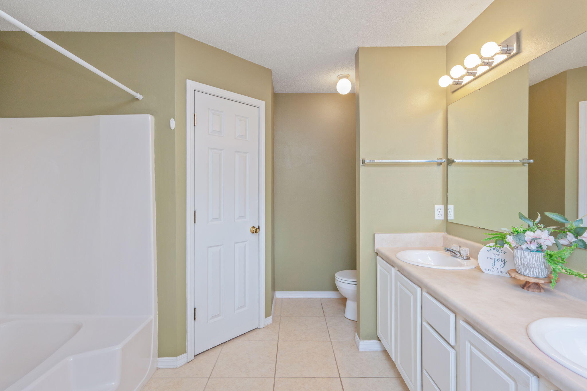 WESTVIEW EST PH IV LOT 15 - Residential