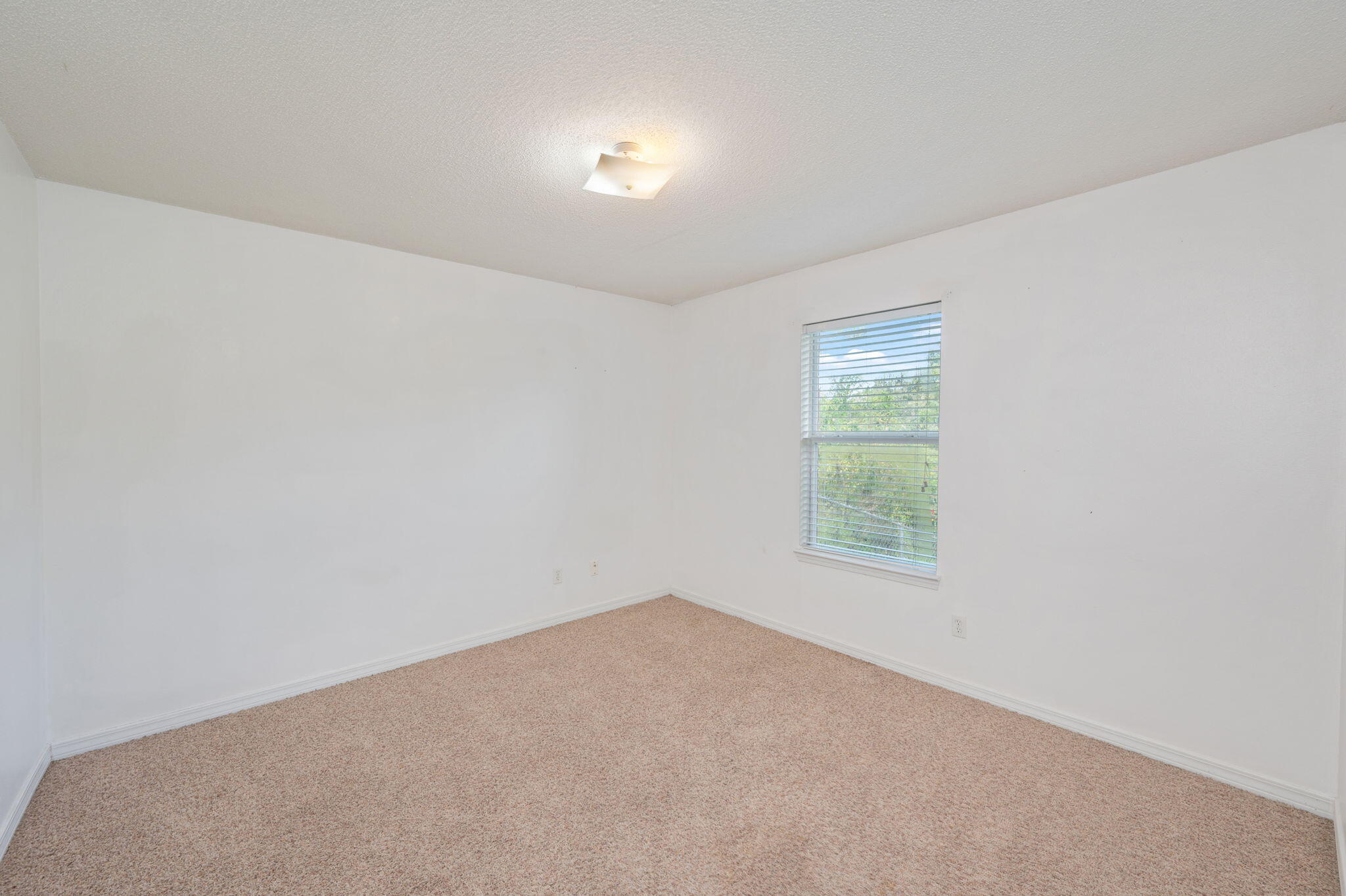 WESTVIEW EST PH IV LOT 15 - Residential